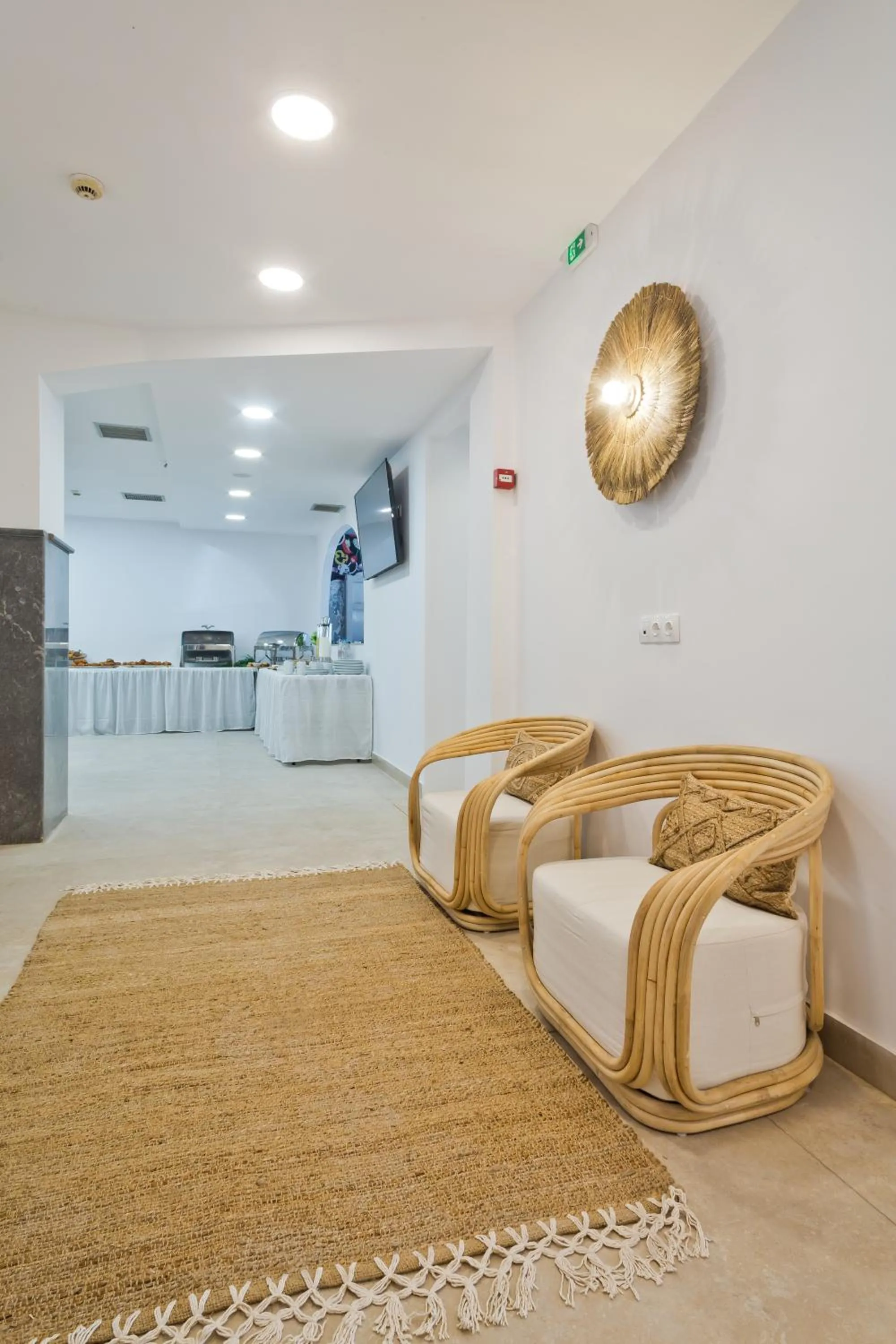 Restaurant/places to eat in Diana Art Boutique Hotel