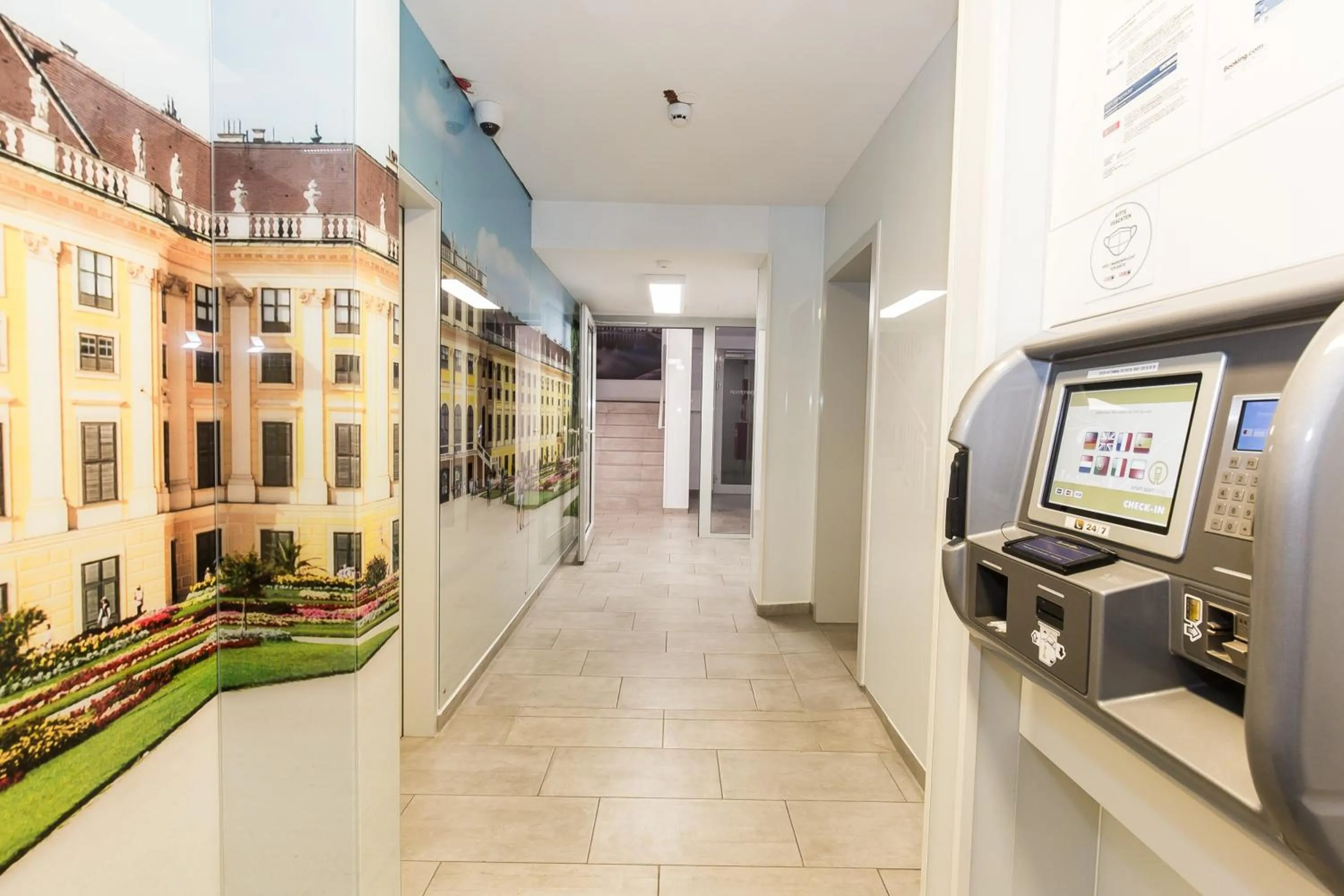Lobby or reception in Smart Nano Living - Wien Hauptbahnhof - self check-in