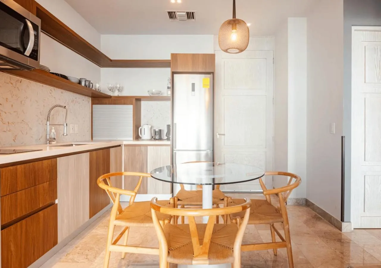 Kitchen or kitchenette in Luxury 1BR Condo Prime Location