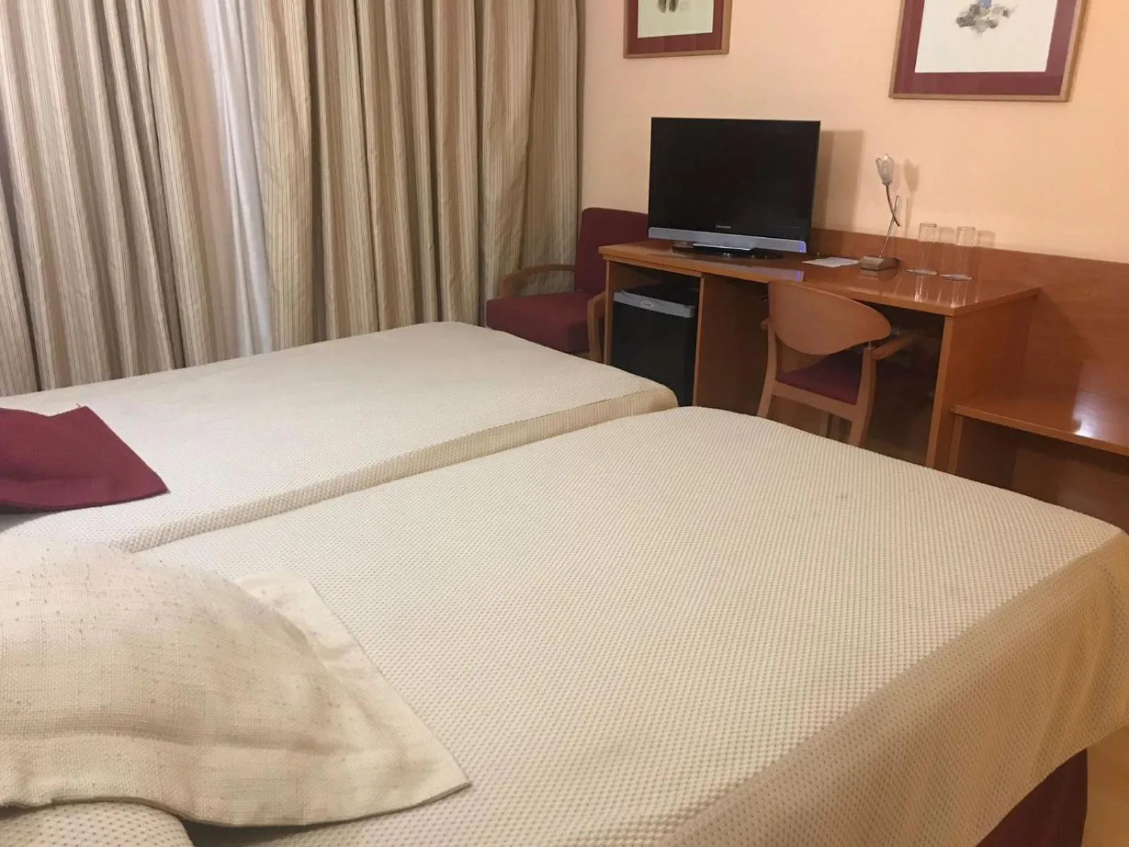 Photo of the whole room, Bed in Hotel Alfonso VIII De Cuenca