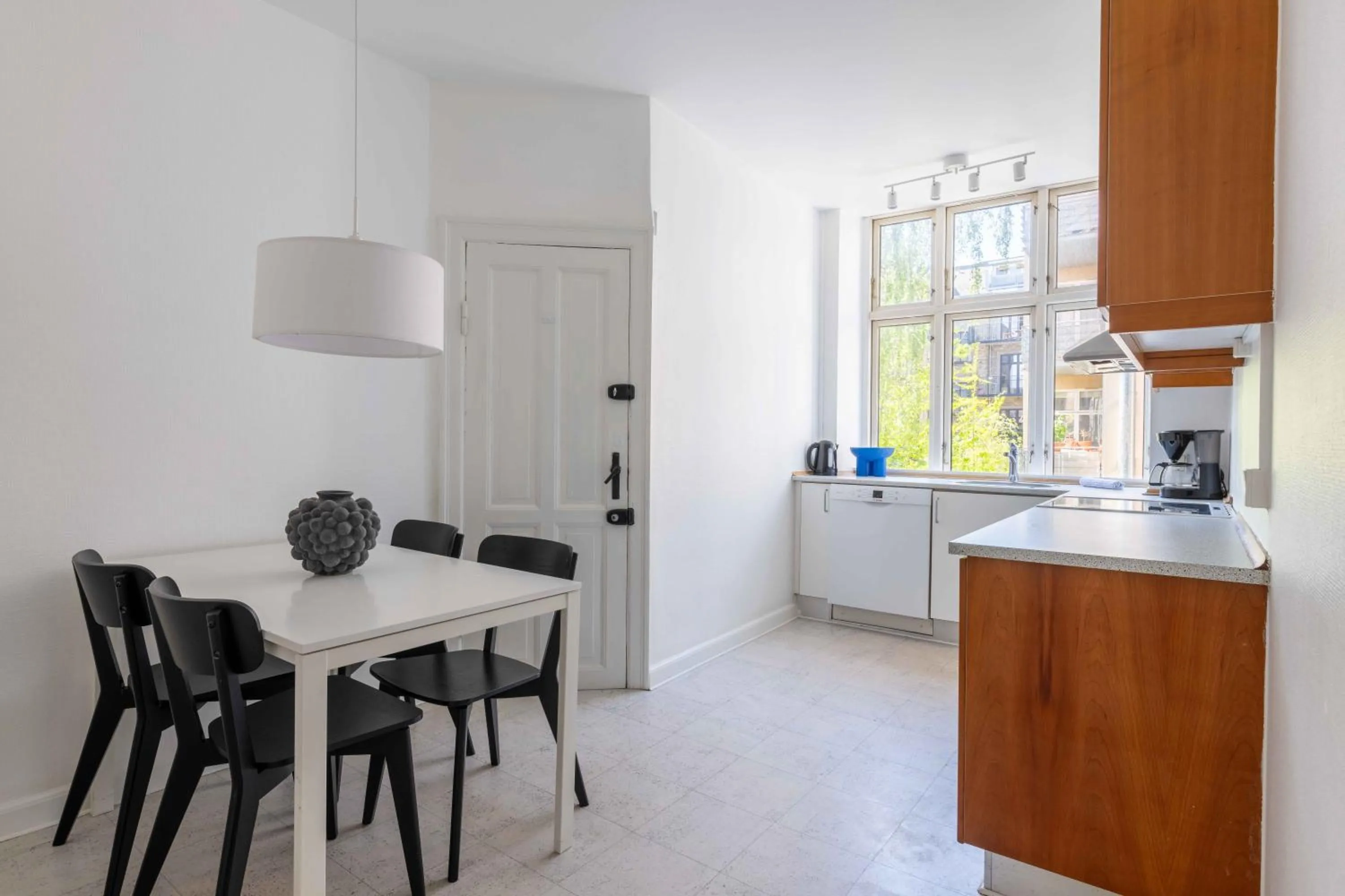 NEW charming apt in City Center