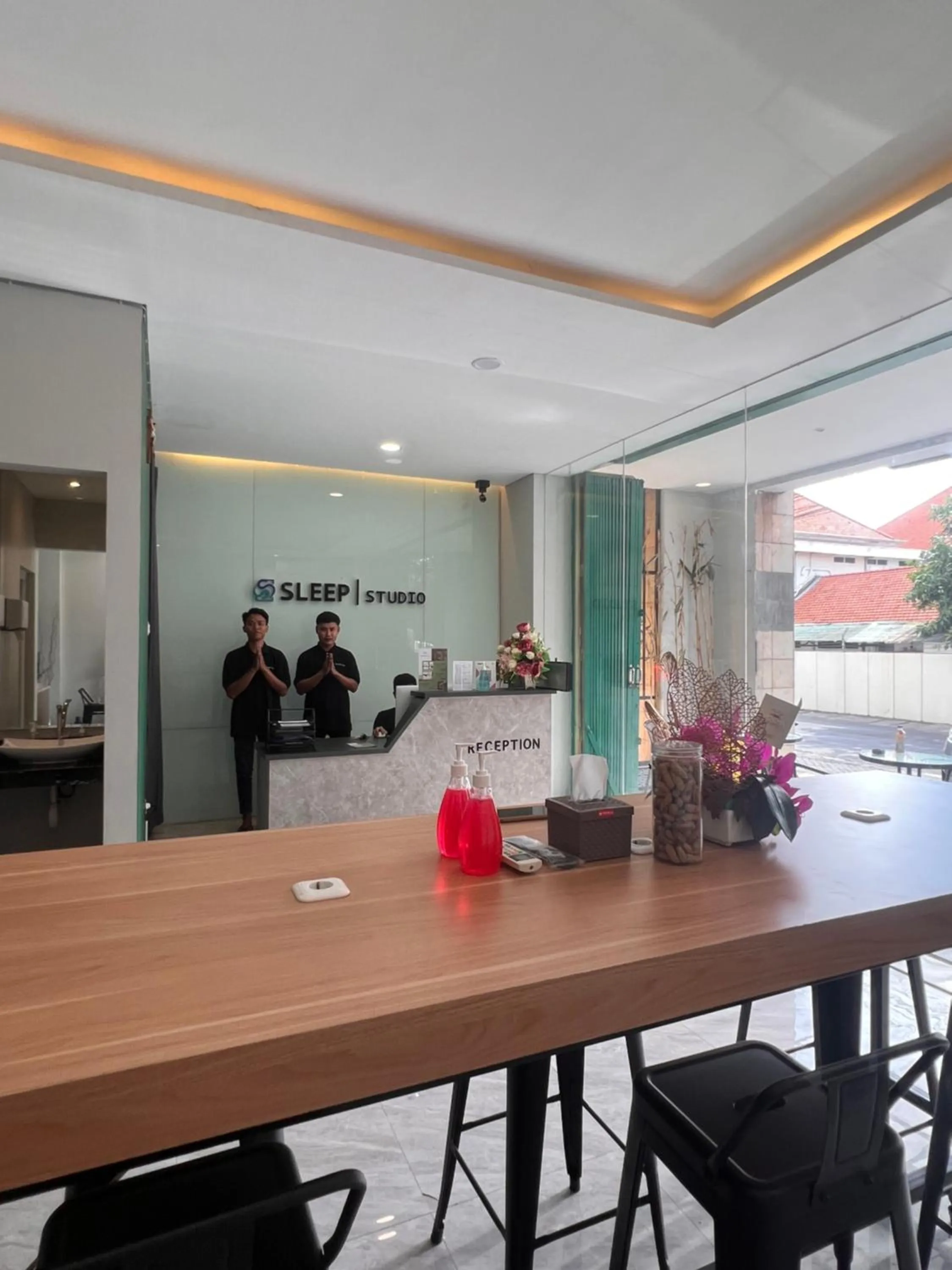 Lobby or reception in Sleep Studio Hotel City Center Surabaya