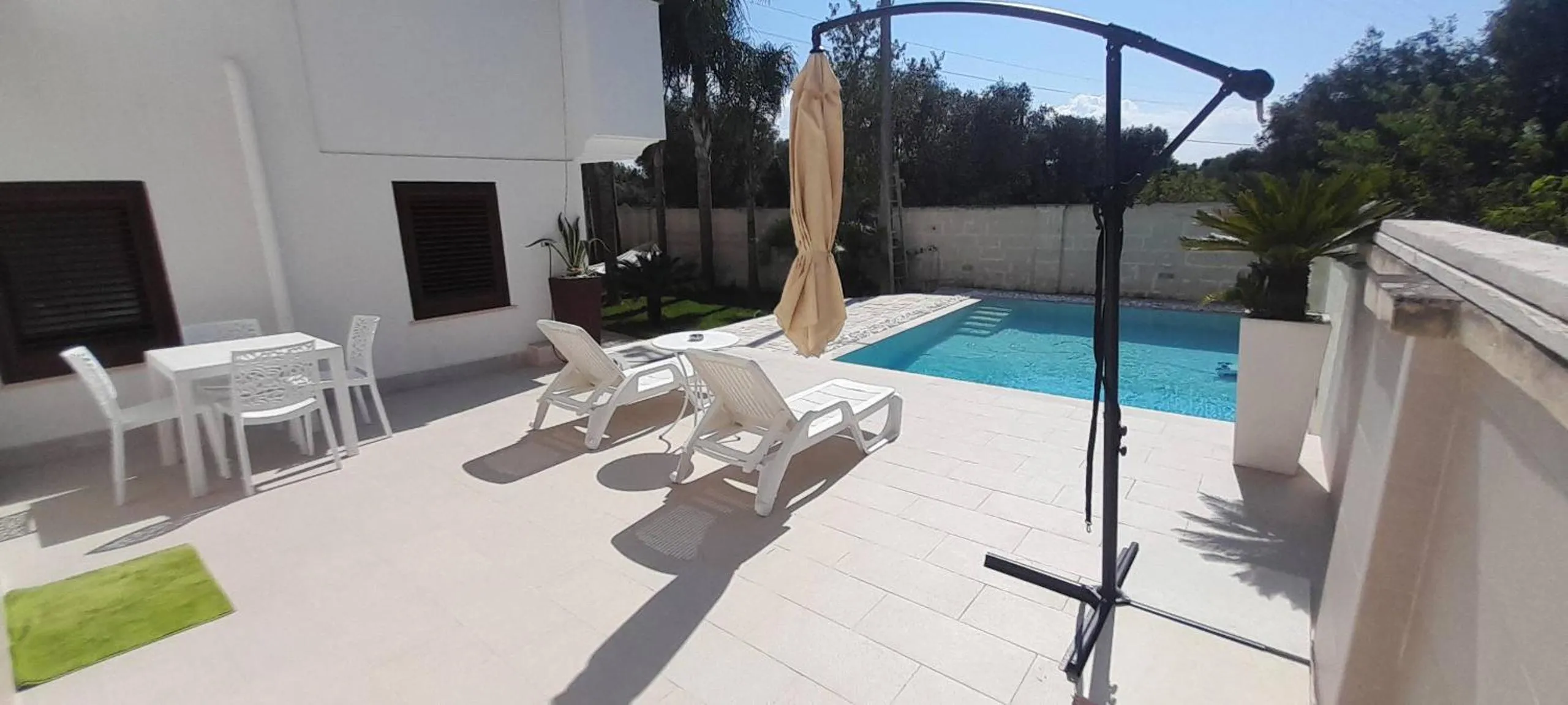 Balcony/Terrace in Villa con piscina Aria di sole