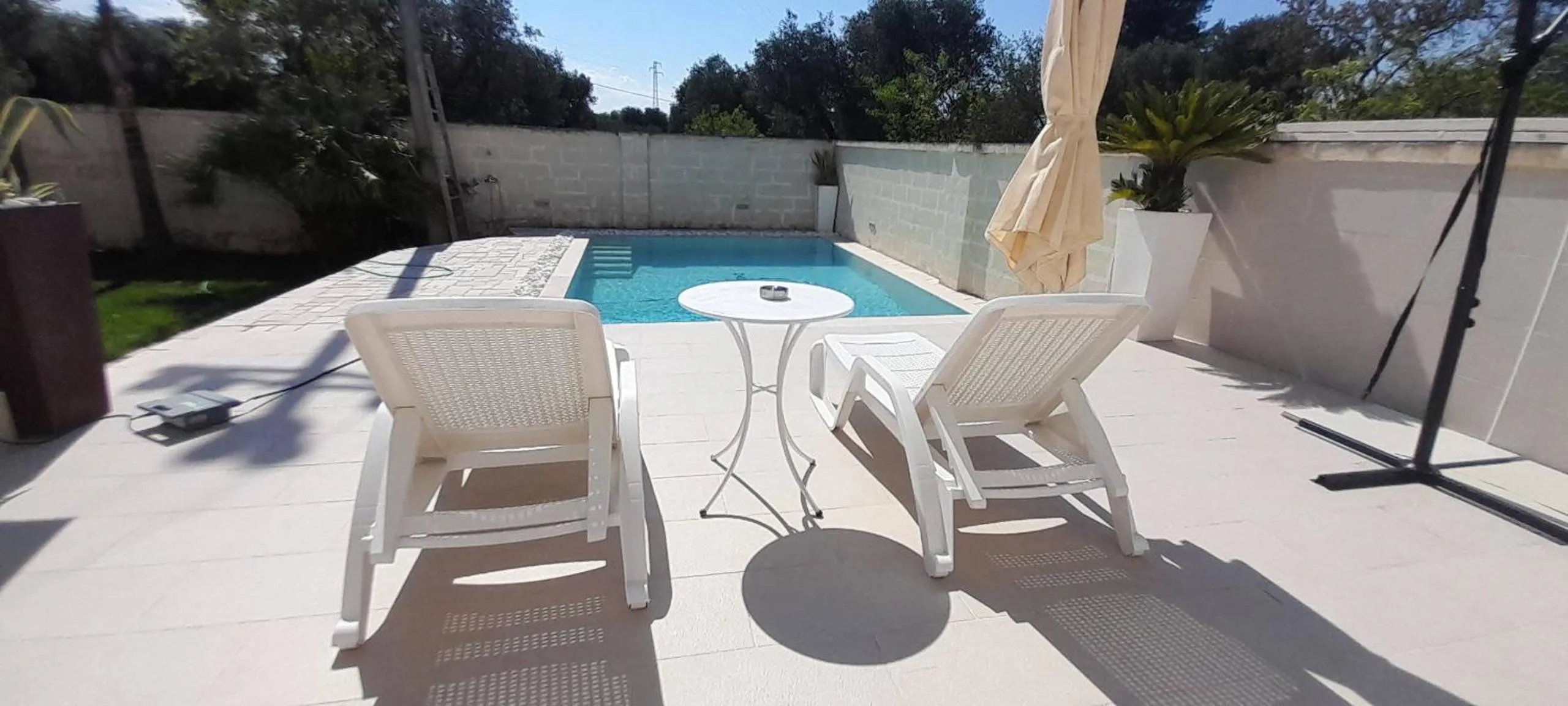 Balcony/Terrace in Villa con piscina Aria di sole