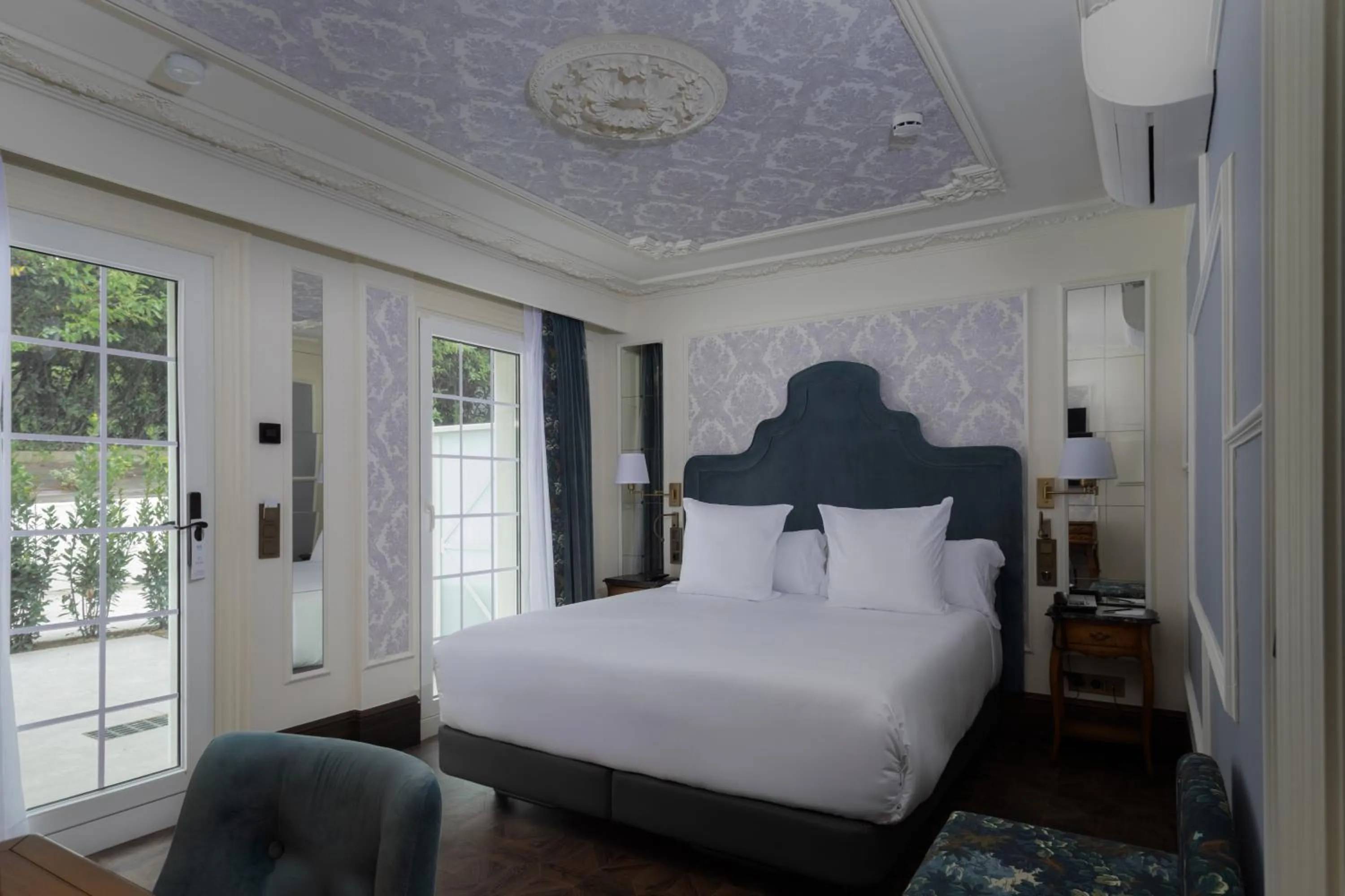 Balcony/Terrace, Bed in Hotel Luze Boutique San Sebastian