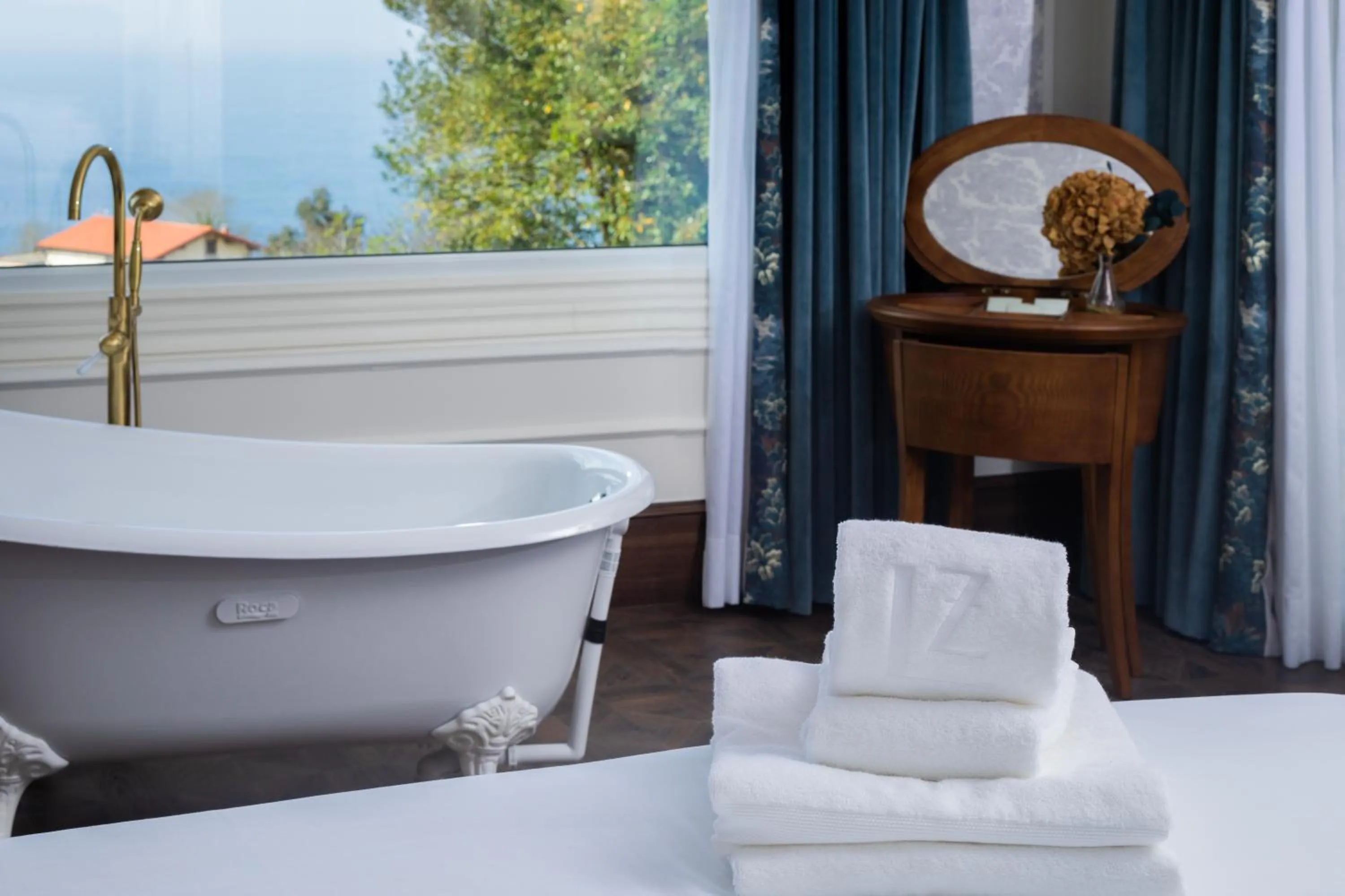 Garden view, Bed in Hotel Luze Boutique San Sebastian