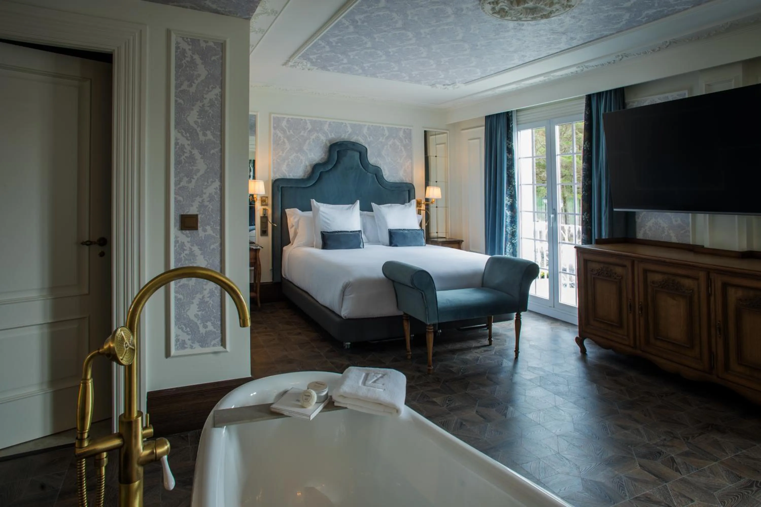 Bath, Bed in Hotel Luze Boutique San Sebastian