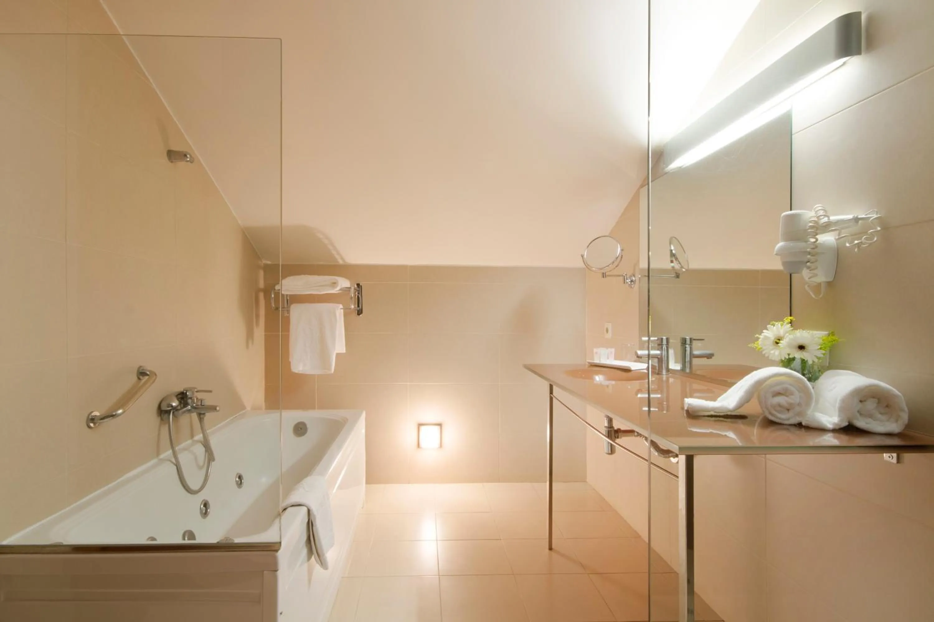 Bathroom in Hotel Granada Palace