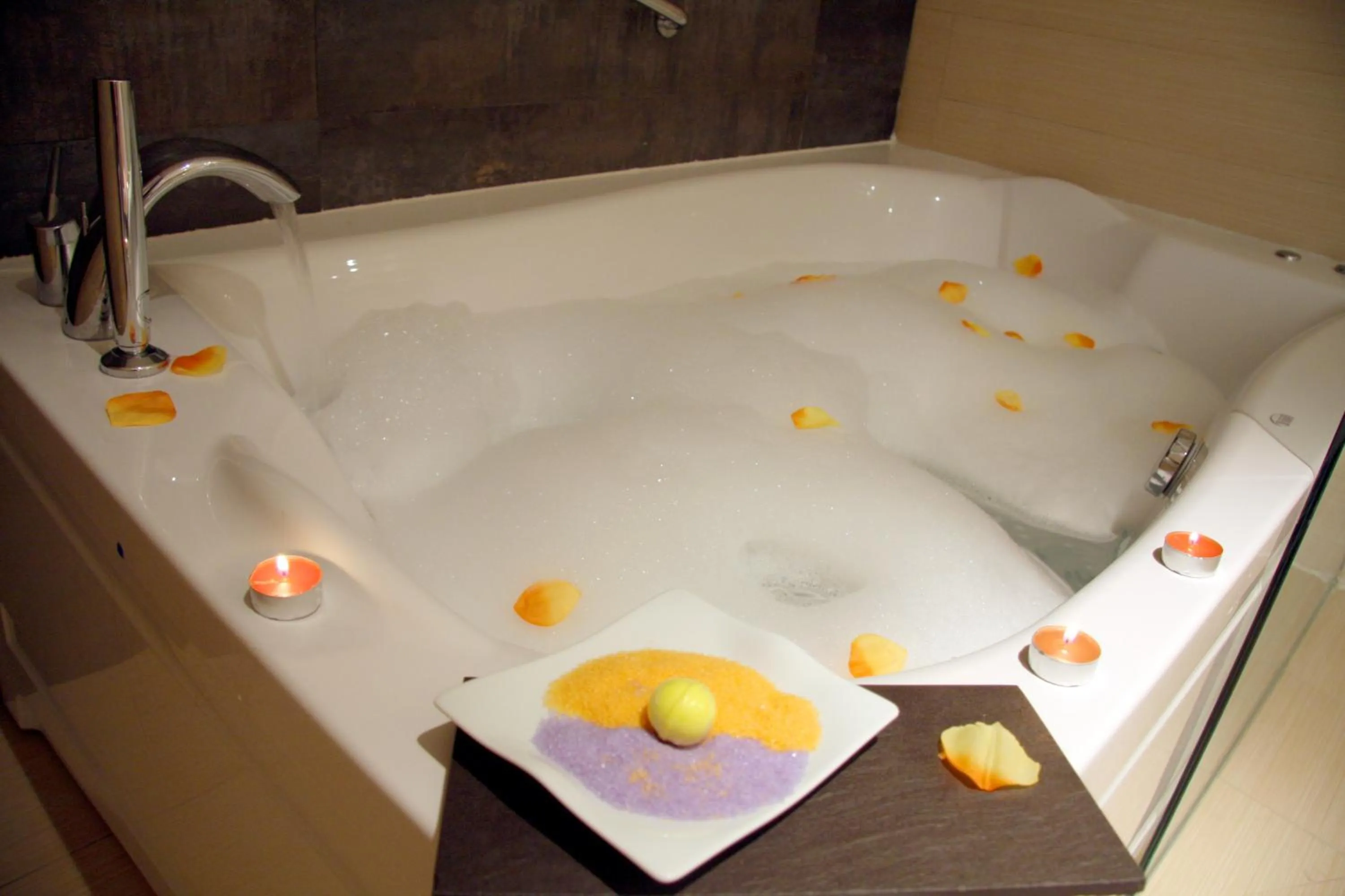 Hot Tub in Hotel Granada Palace