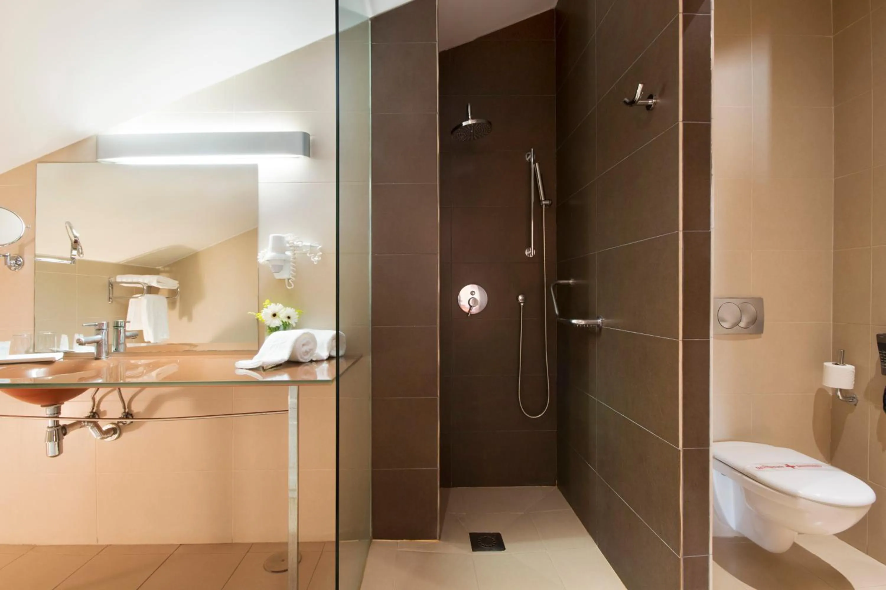 Bathroom in Hotel Granada Palace