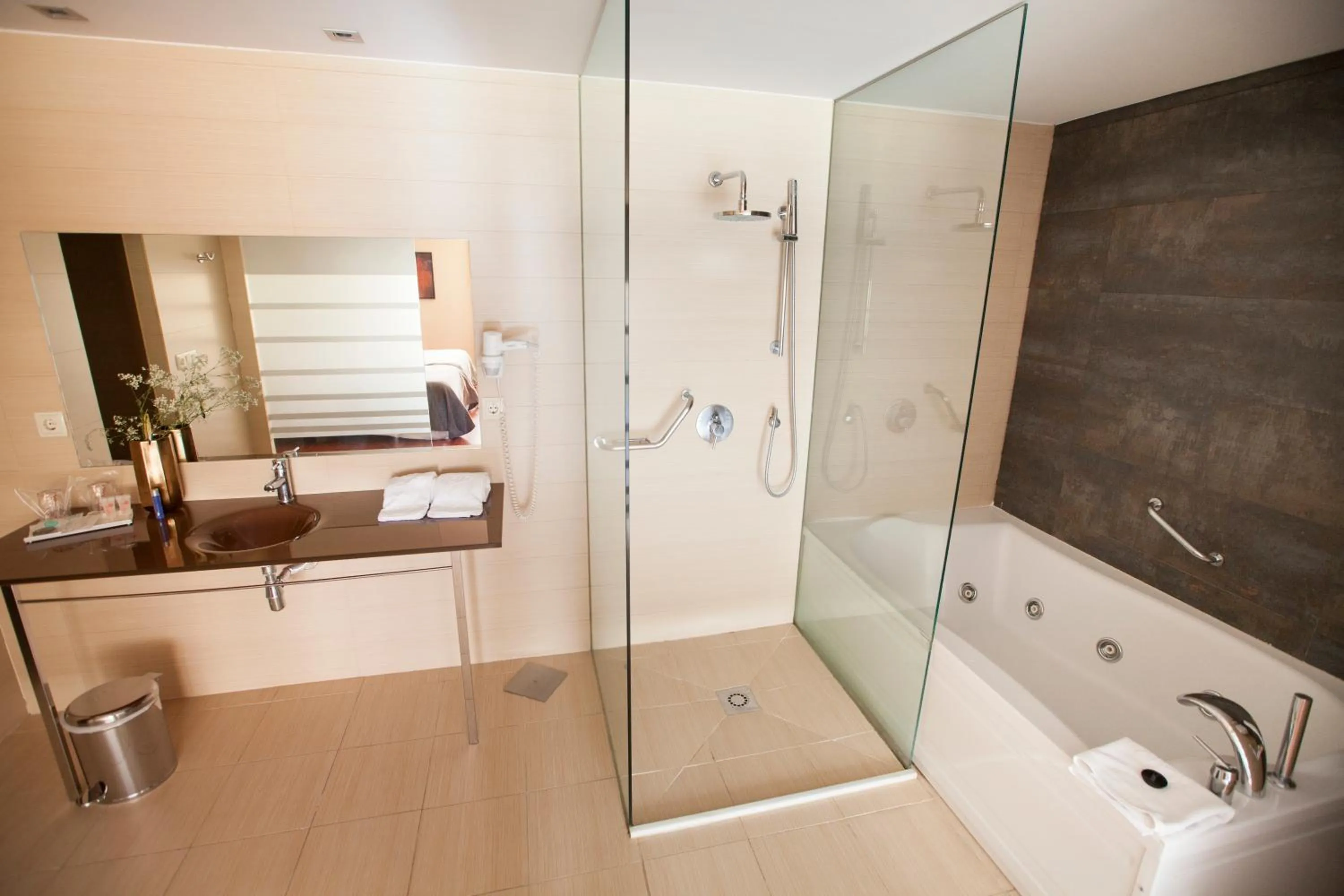 Bathroom in Hotel Granada Palace