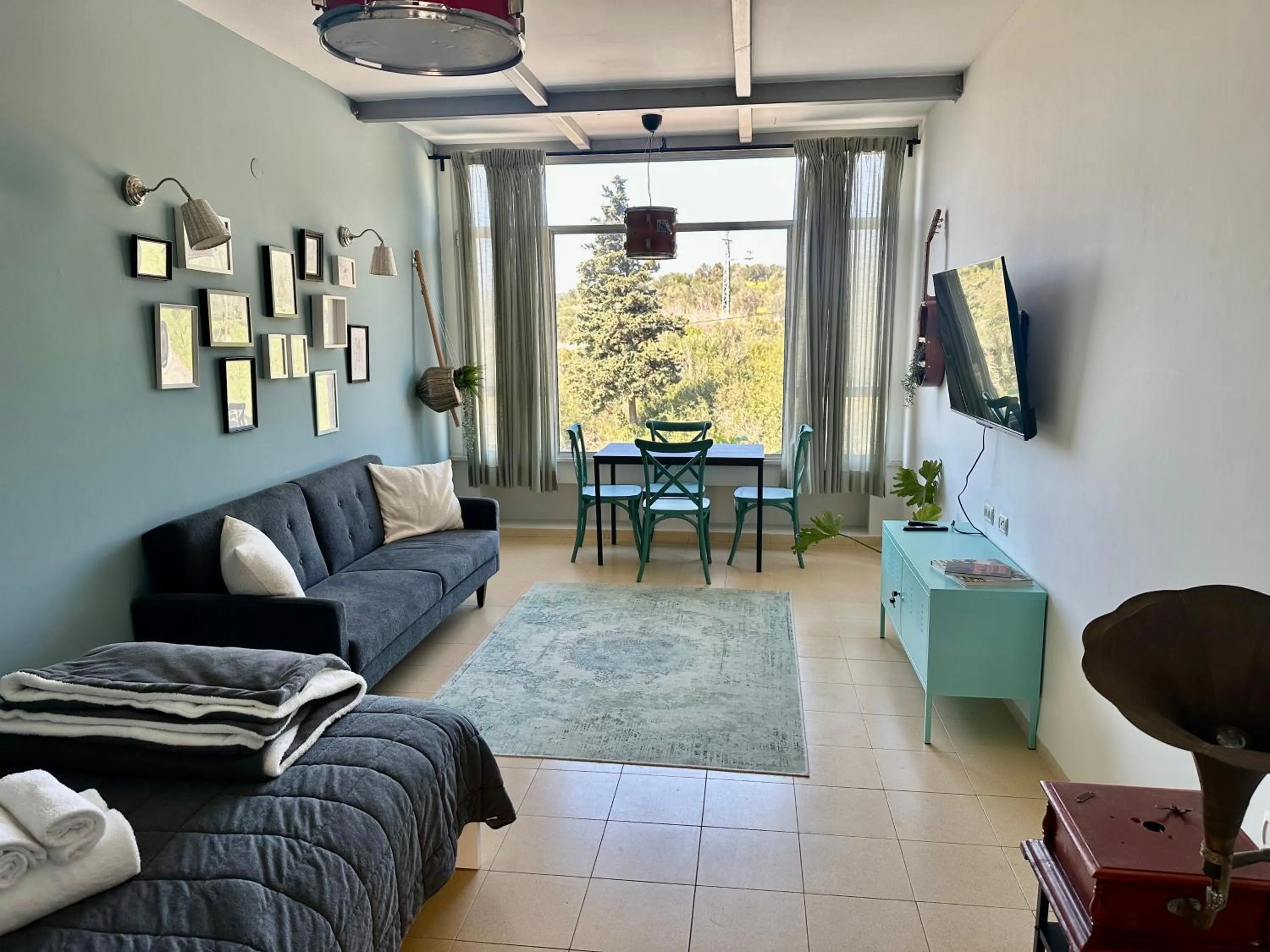 TV and multimedia in Ein Hod - Artists Village