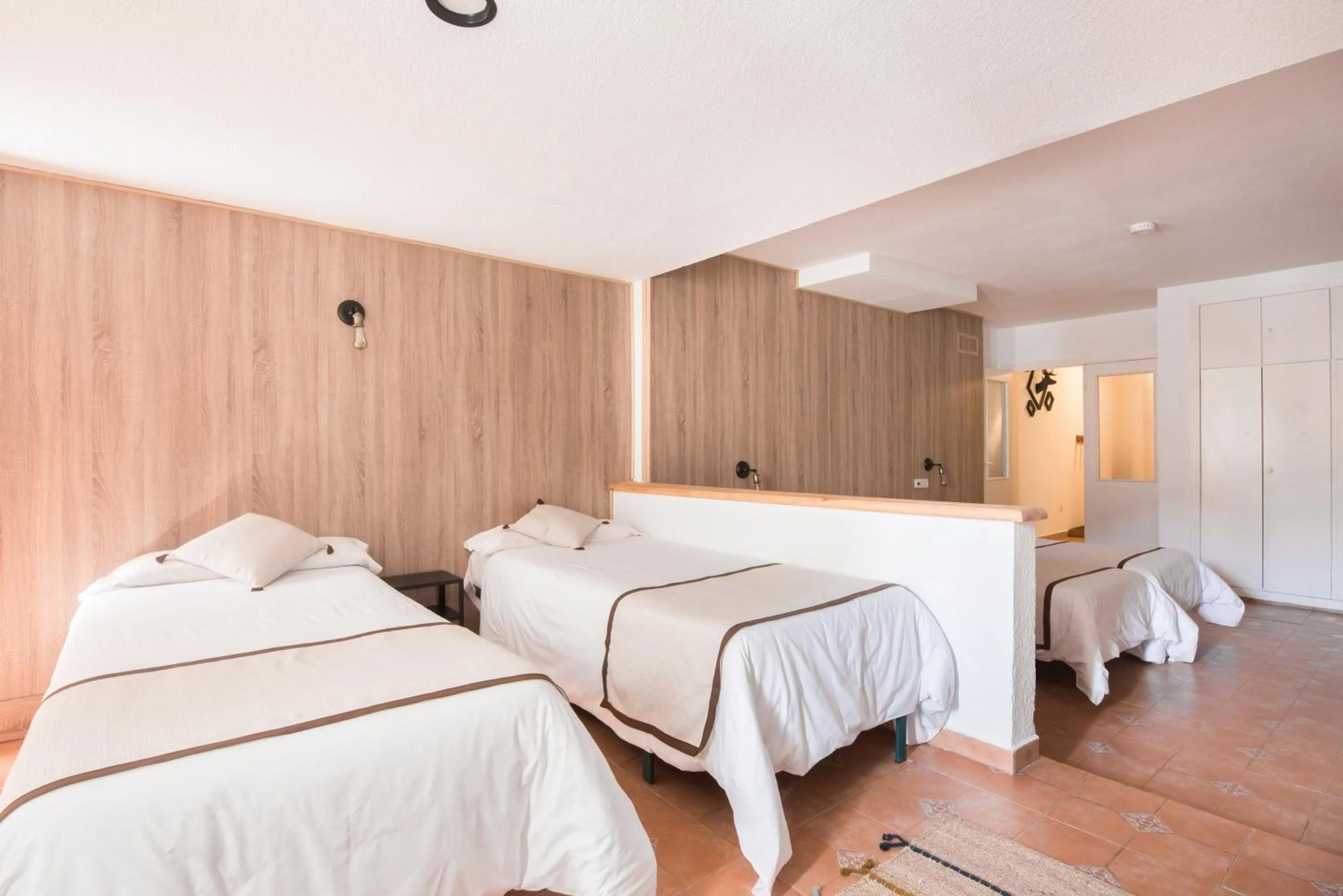 Photo of the whole room, Bed in Mont Blanc