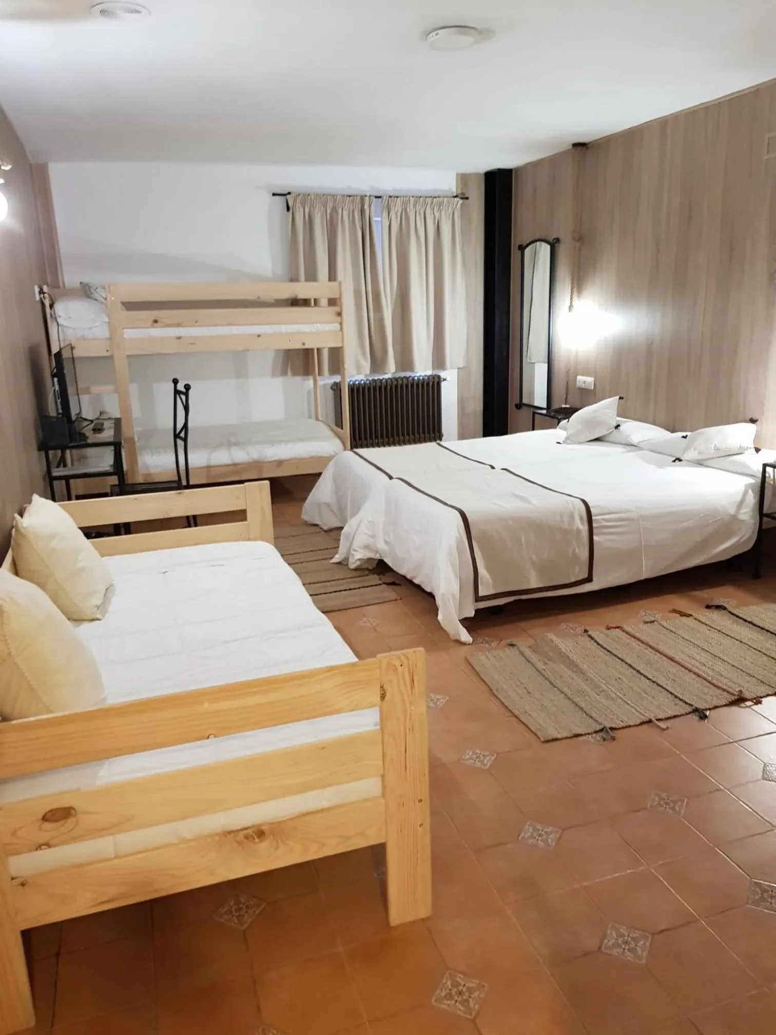 Photo of the whole room, Bed in Mont Blanc