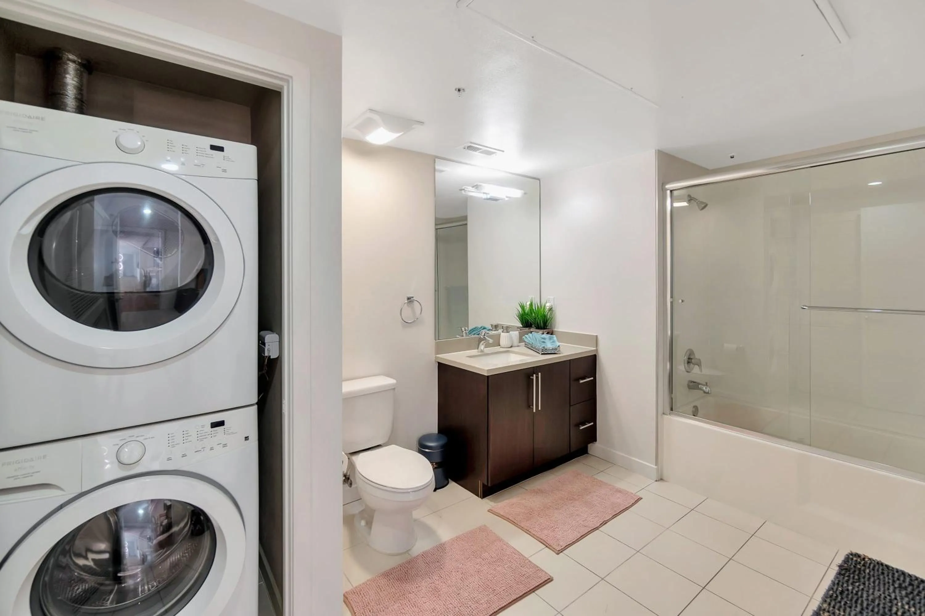 5 Heart of Santa Monica apartment