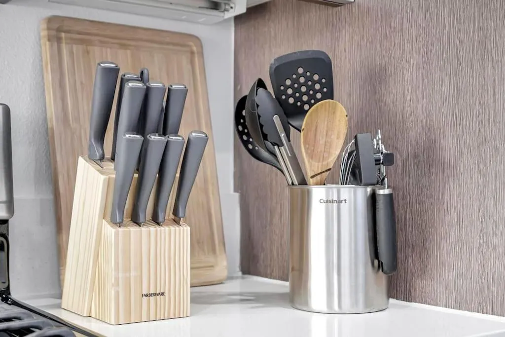 5 Heart of Santa Monica apartment