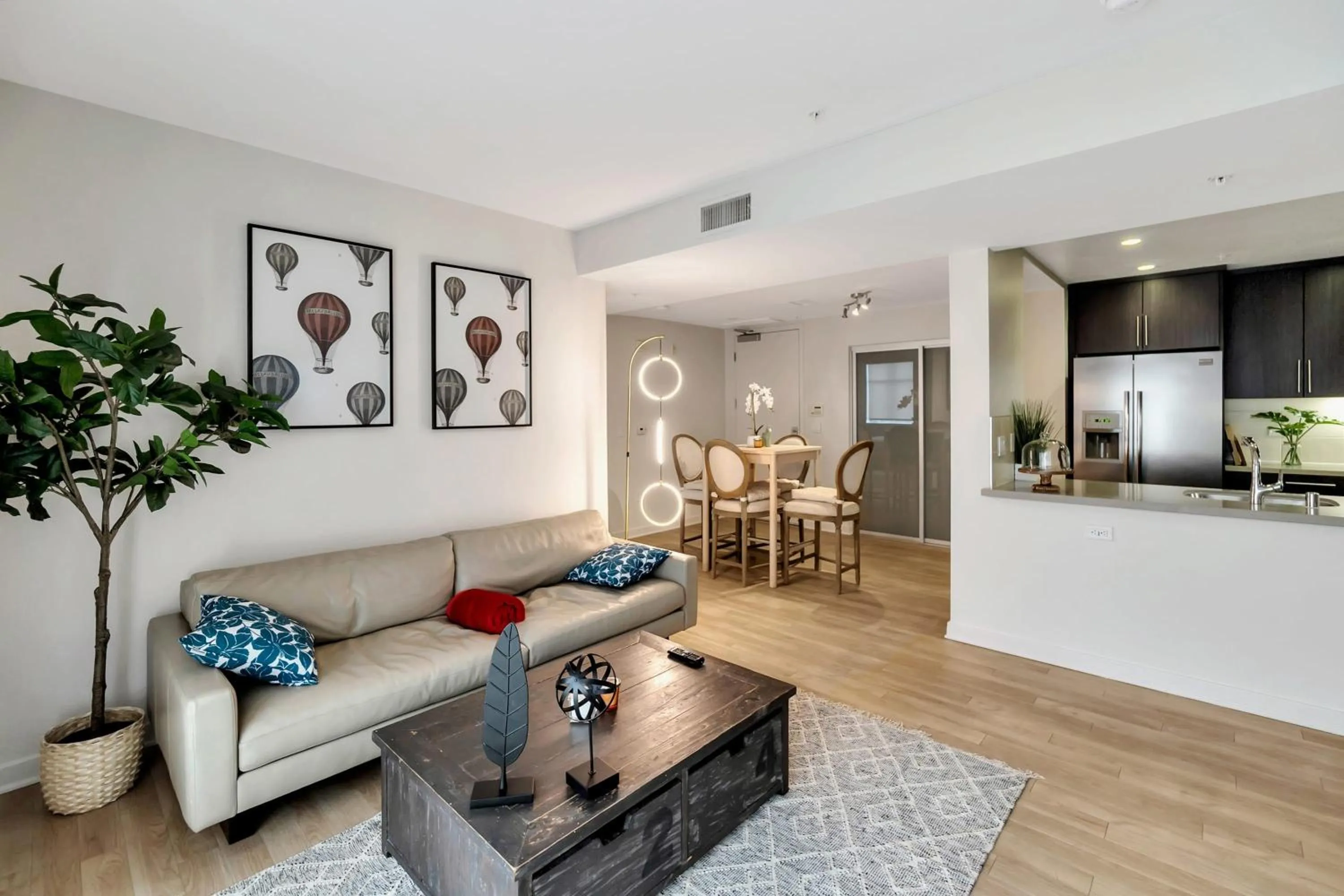 5 Heart of Santa Monica apartment