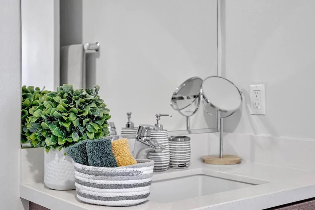 5 Heart of Santa Monica apartment