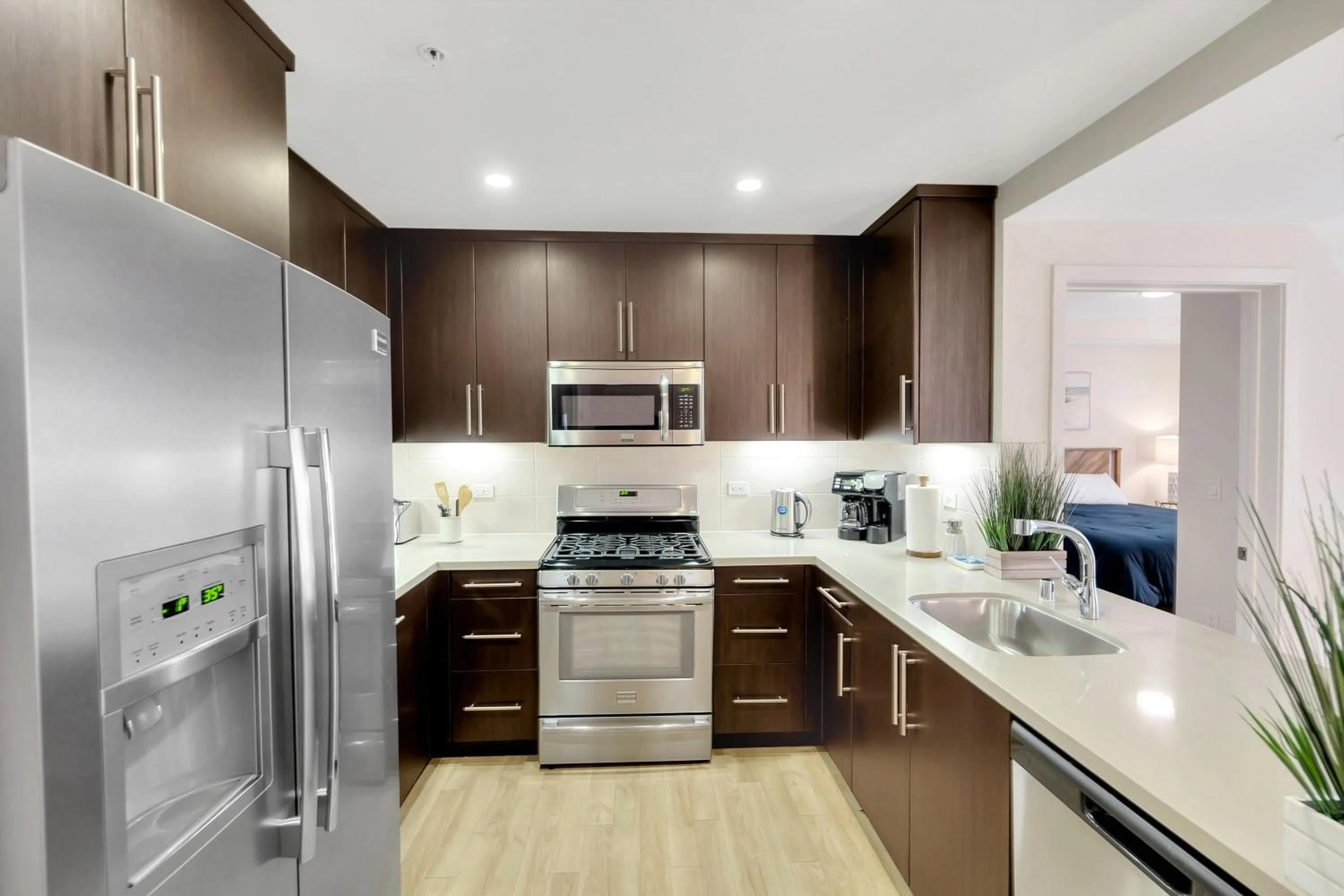 5 Heart of Santa Monica apartment