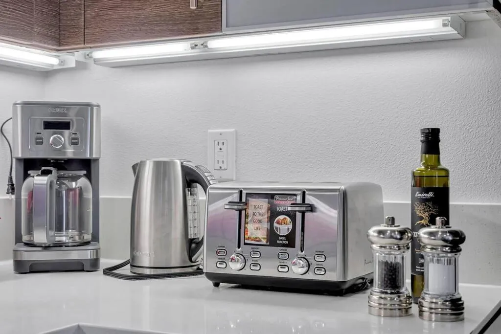 5 Heart of Santa Monica apartment