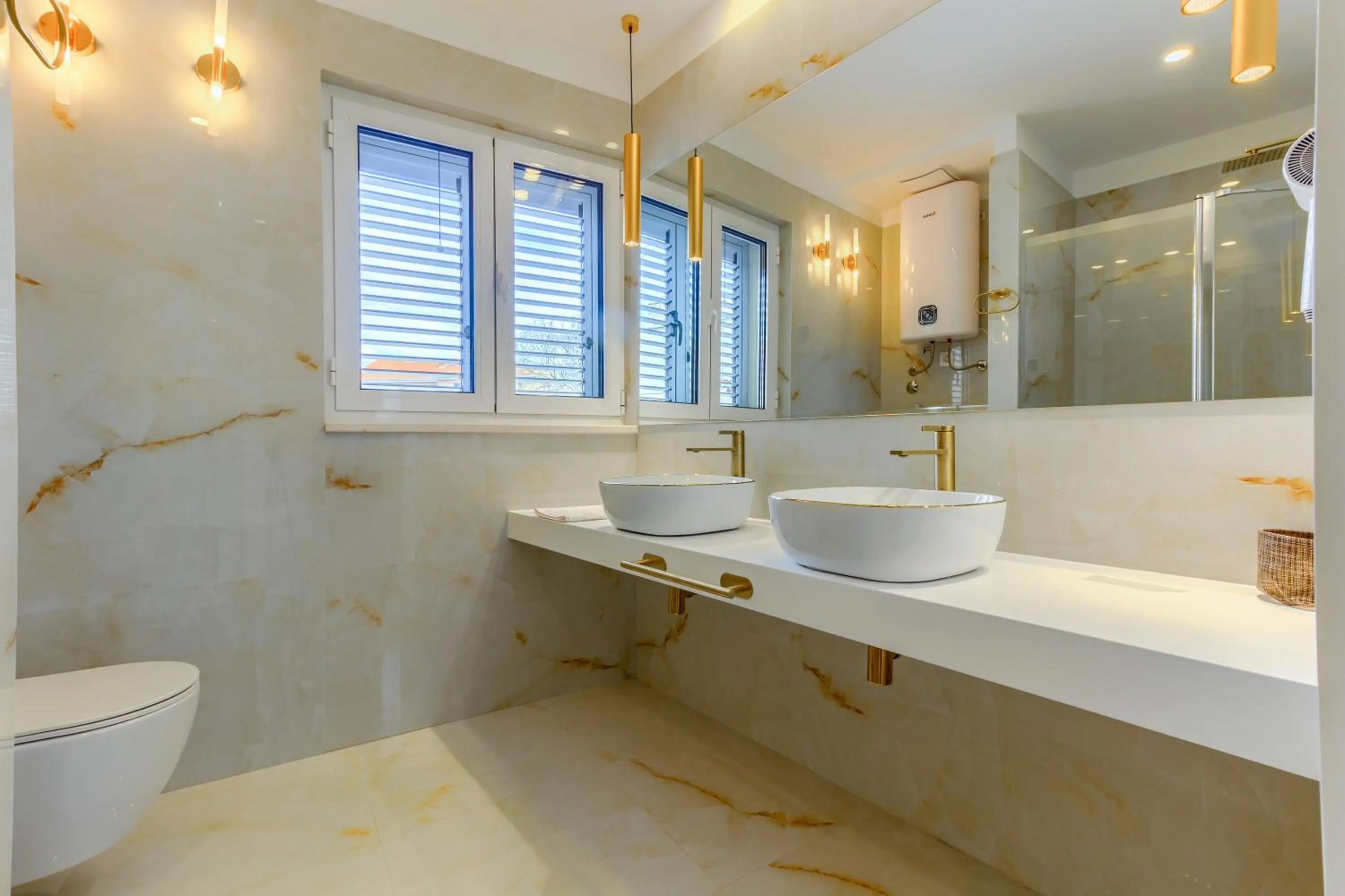 Shower in Irini Luxury Rooms