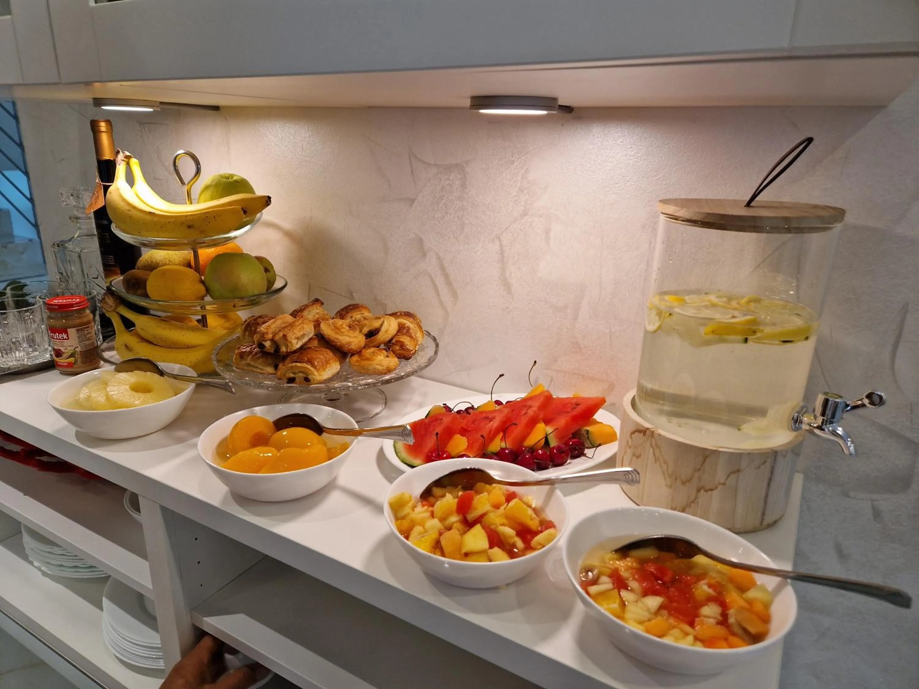 Breakfast in Irini Luxury Rooms