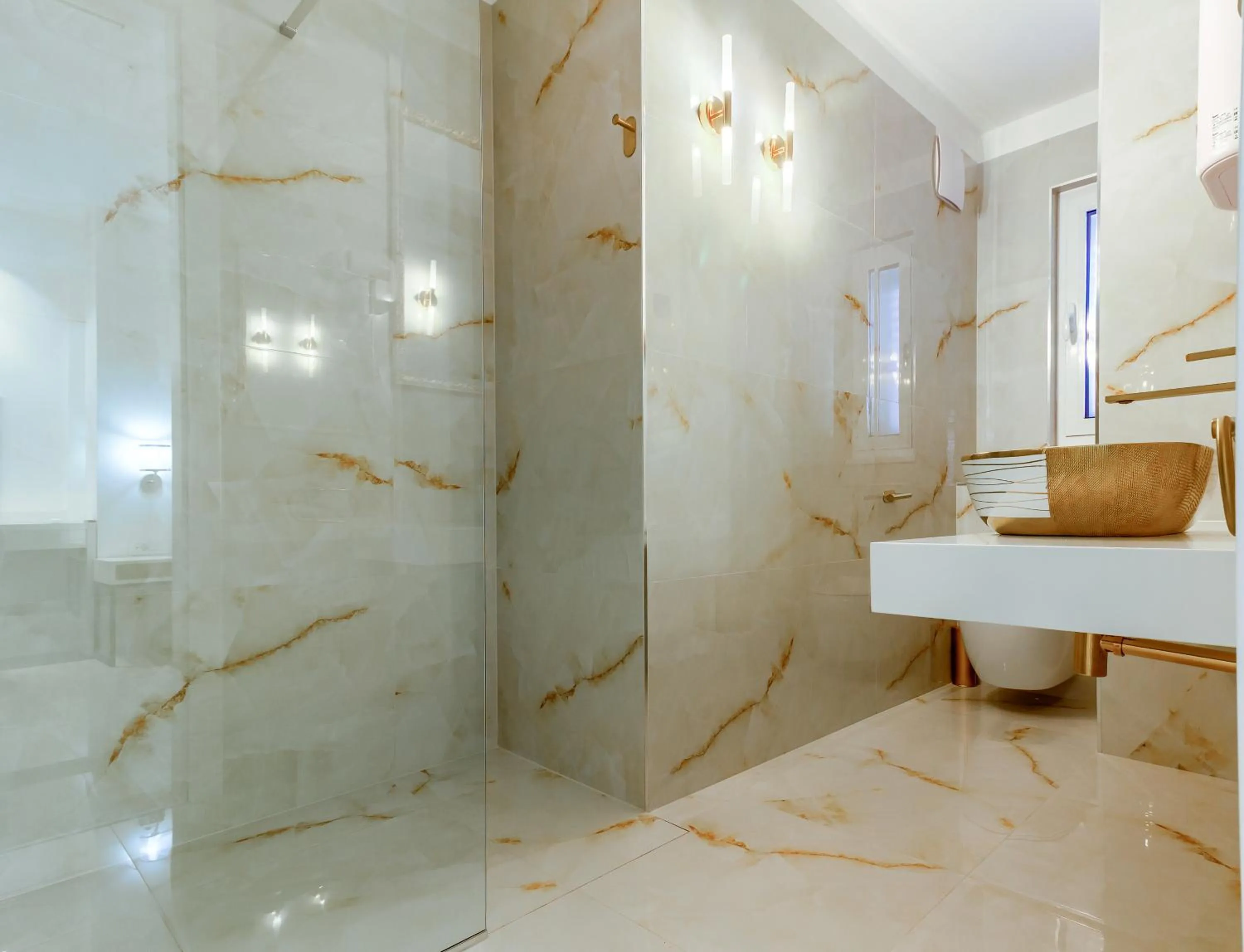 Shower in Irini Luxury Rooms