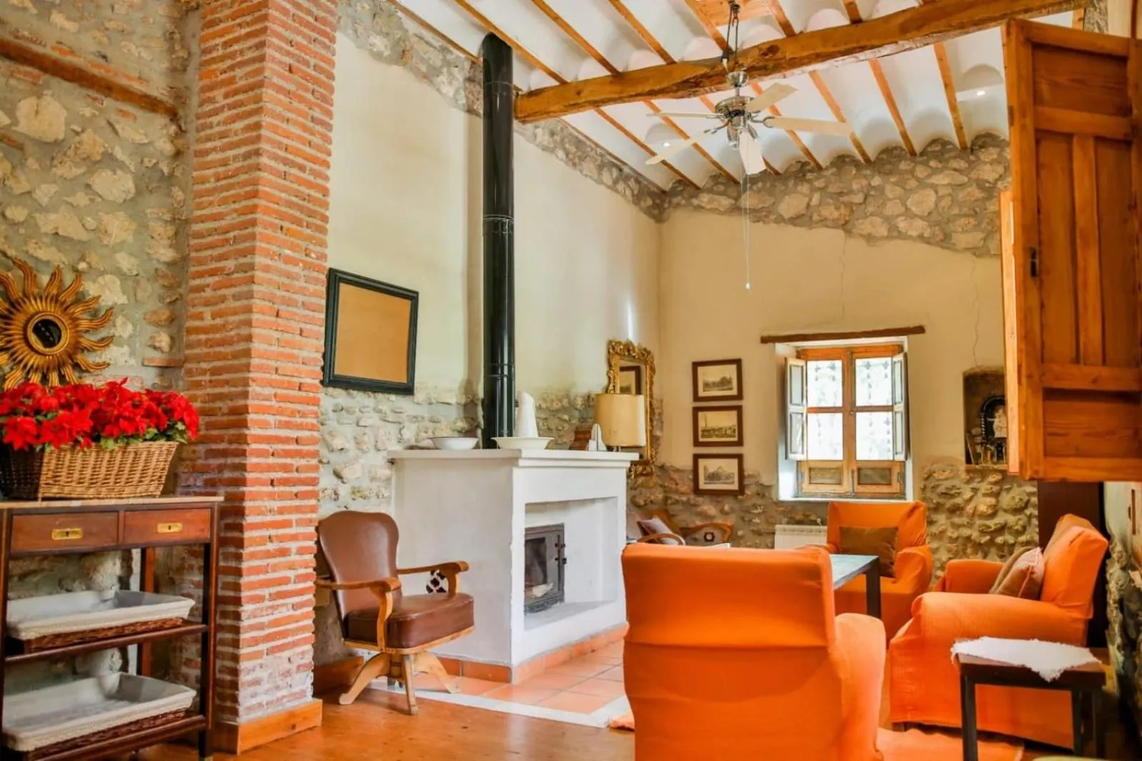 Seating area in Casas Cueva y Cortijo La Tala en Guadix