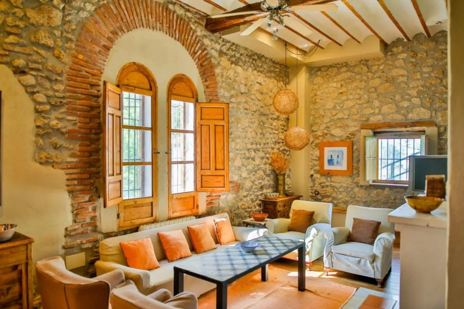 TV and multimedia in Casas Cueva y Cortijo La Tala en Guadix