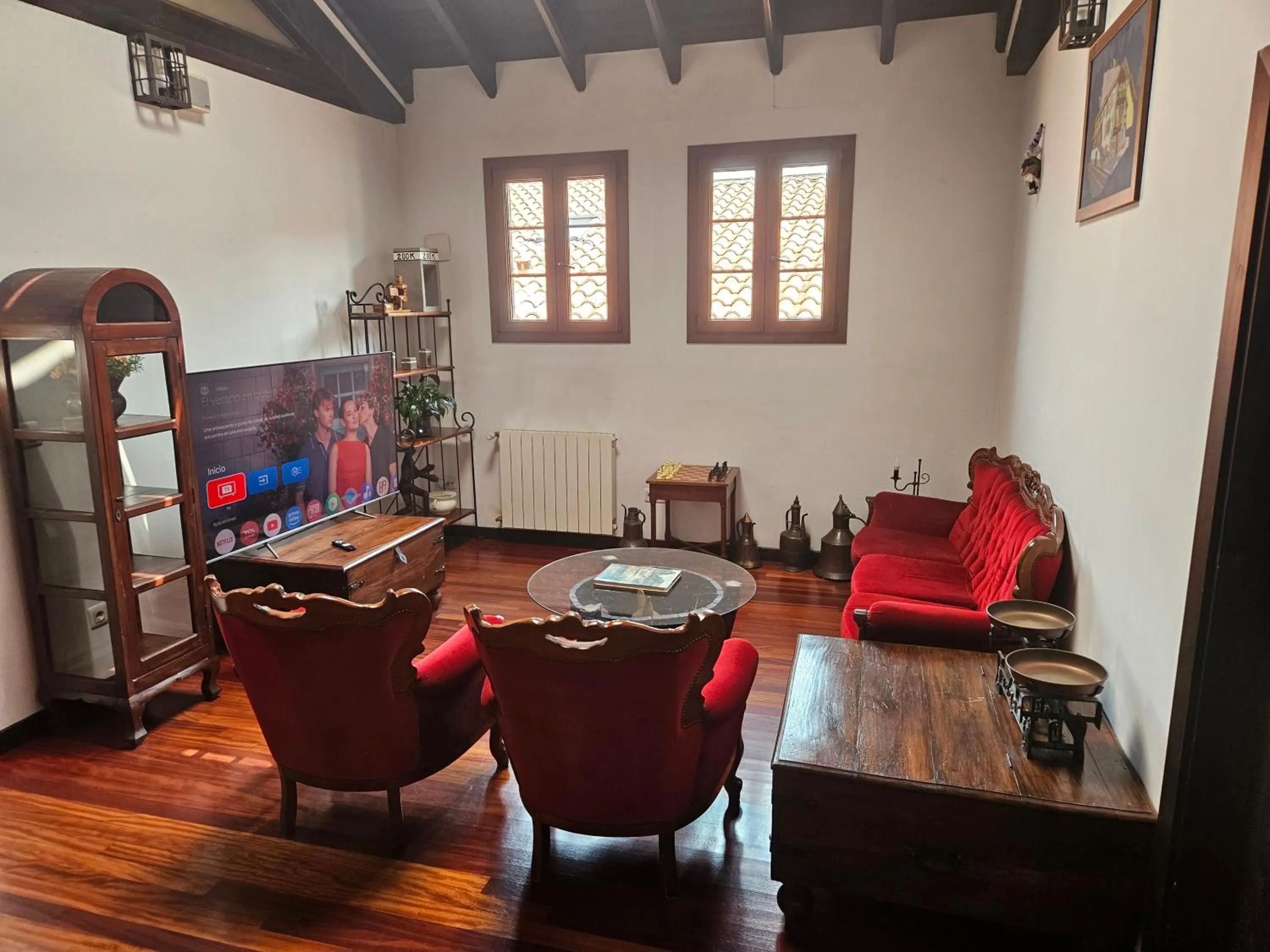 Communal lounge/ TV room in Hotel SPA Atxaspi