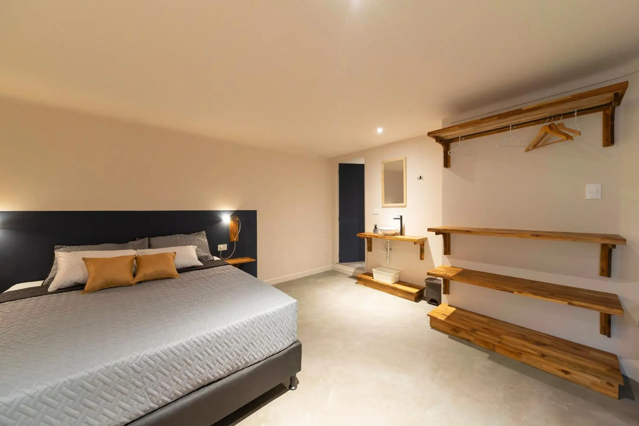 Large Double Room with Private Bathroom in Casa Mosaiko Nutibara Laureles Large Double Room with Private Bathroom in Casa Mosaiko Nutibara Laureles