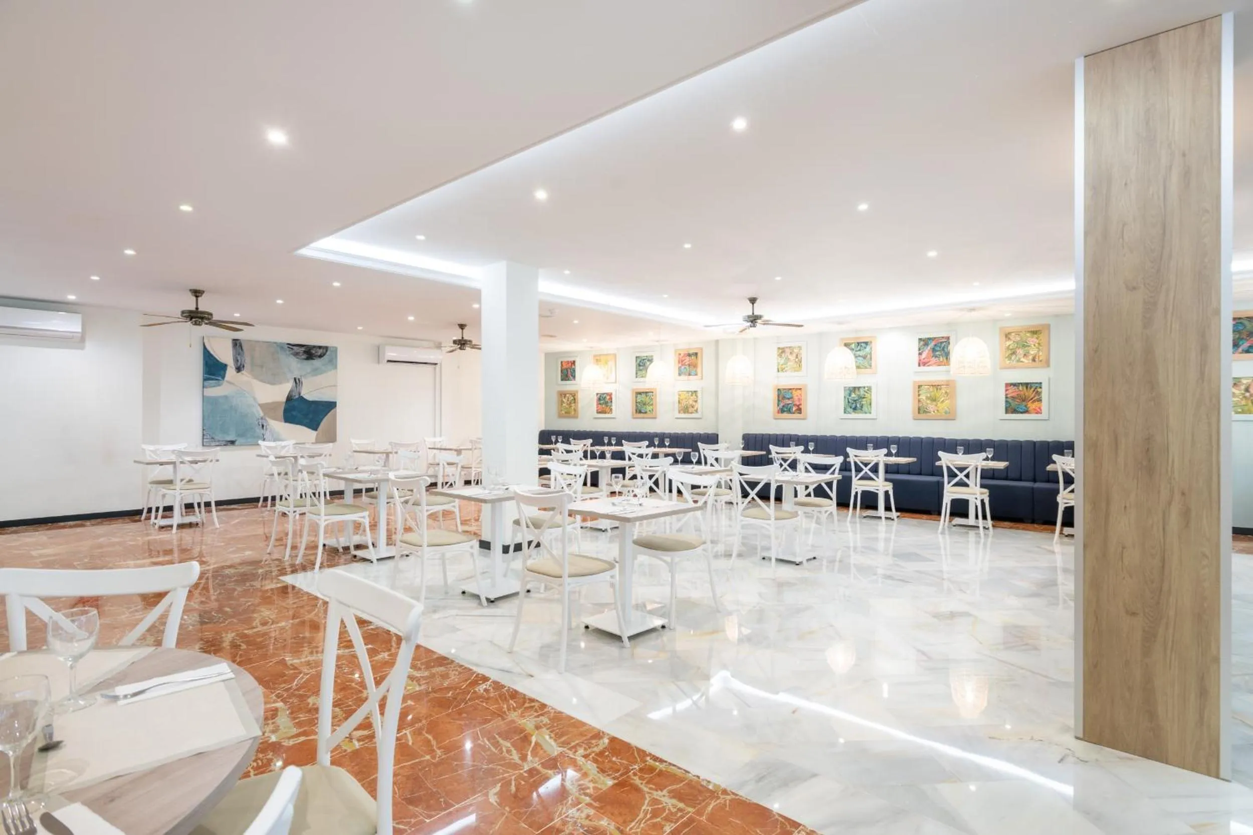 Restaurant/places to eat in Hotel Nerja Club by Dorobe