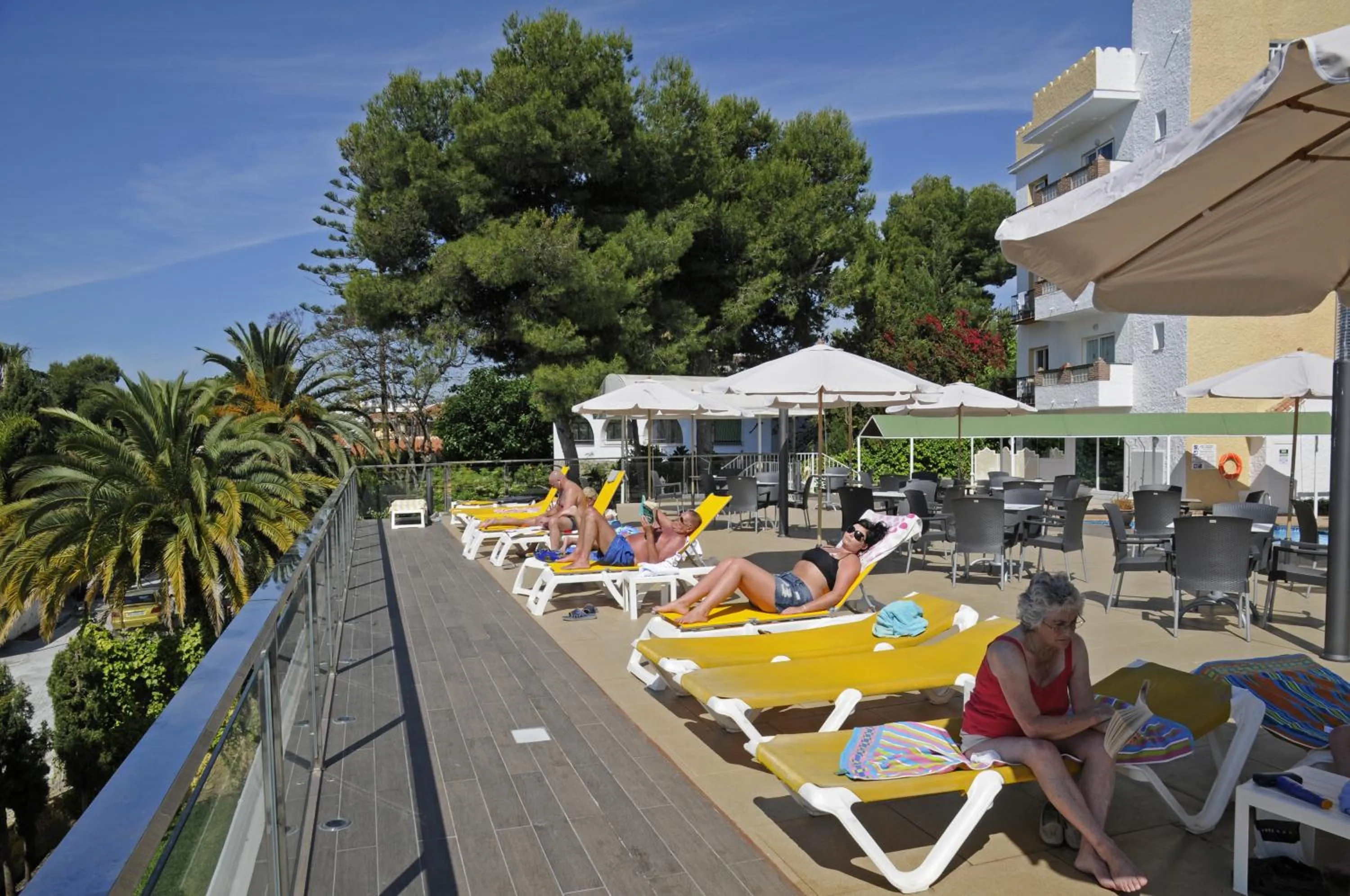 Solarium in Hotel Nerja Club by Dorobe