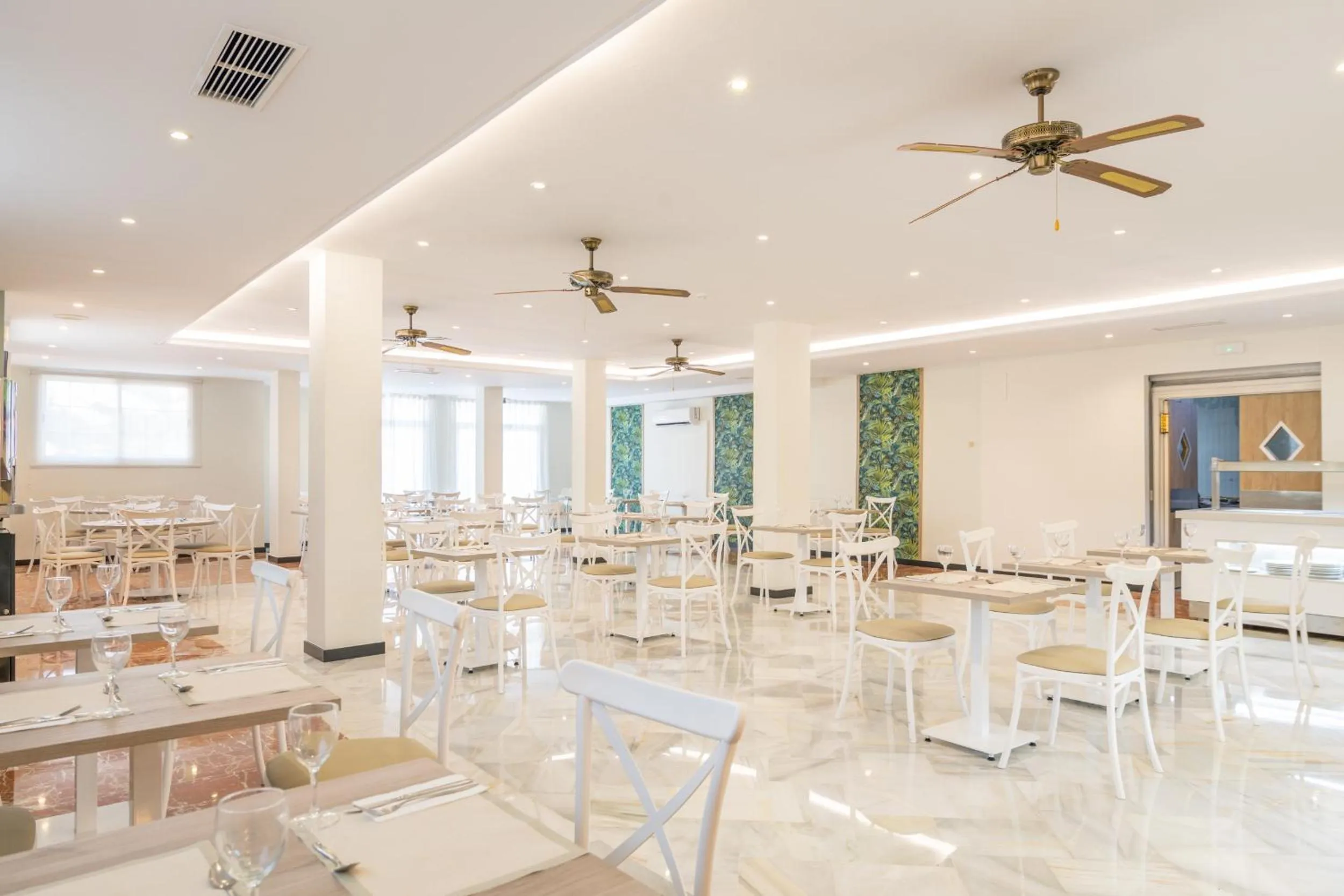 Restaurant/places to eat in Hotel Nerja Club by Dorobe
