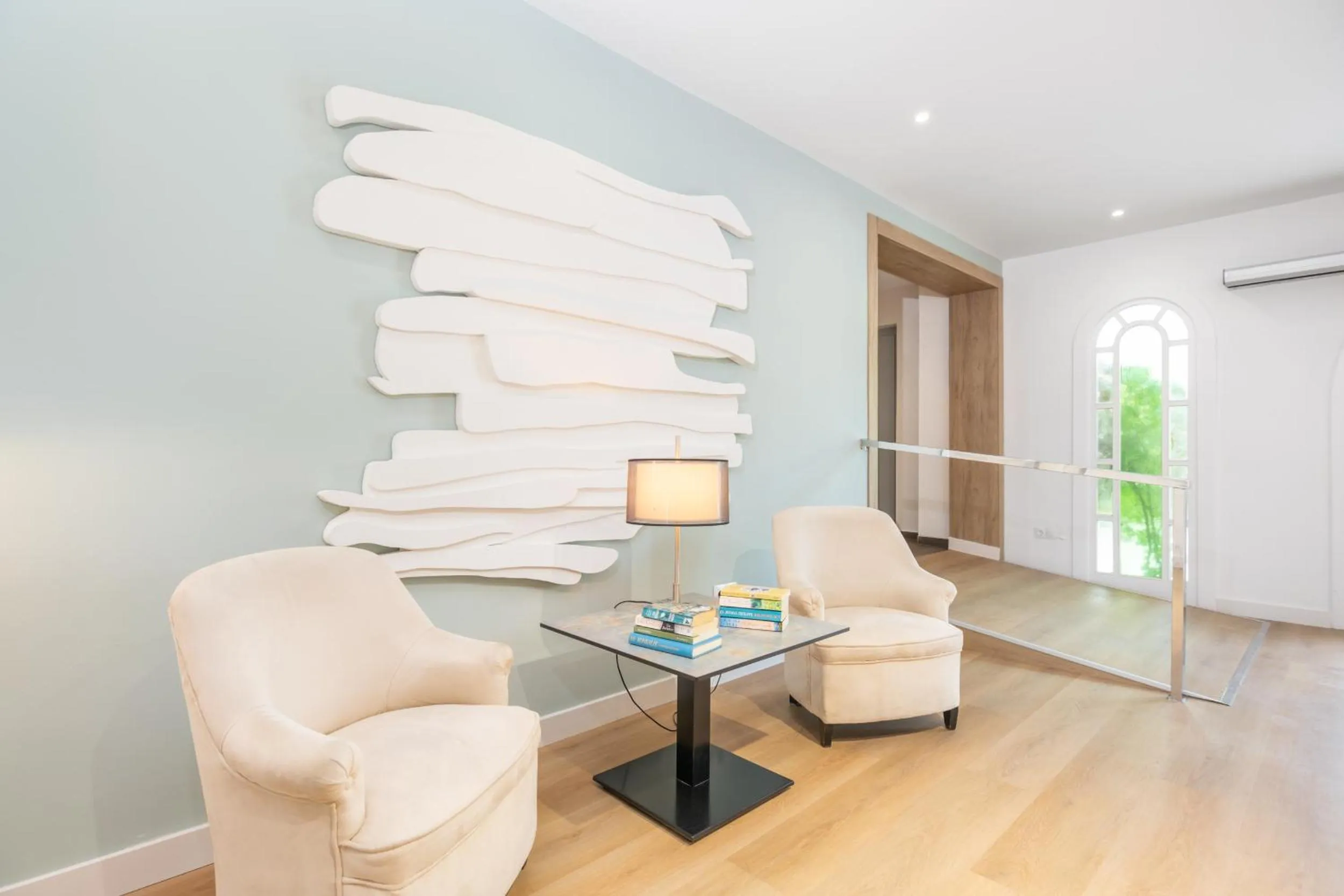 Living room in Hotel Nerja Club by Dorobe