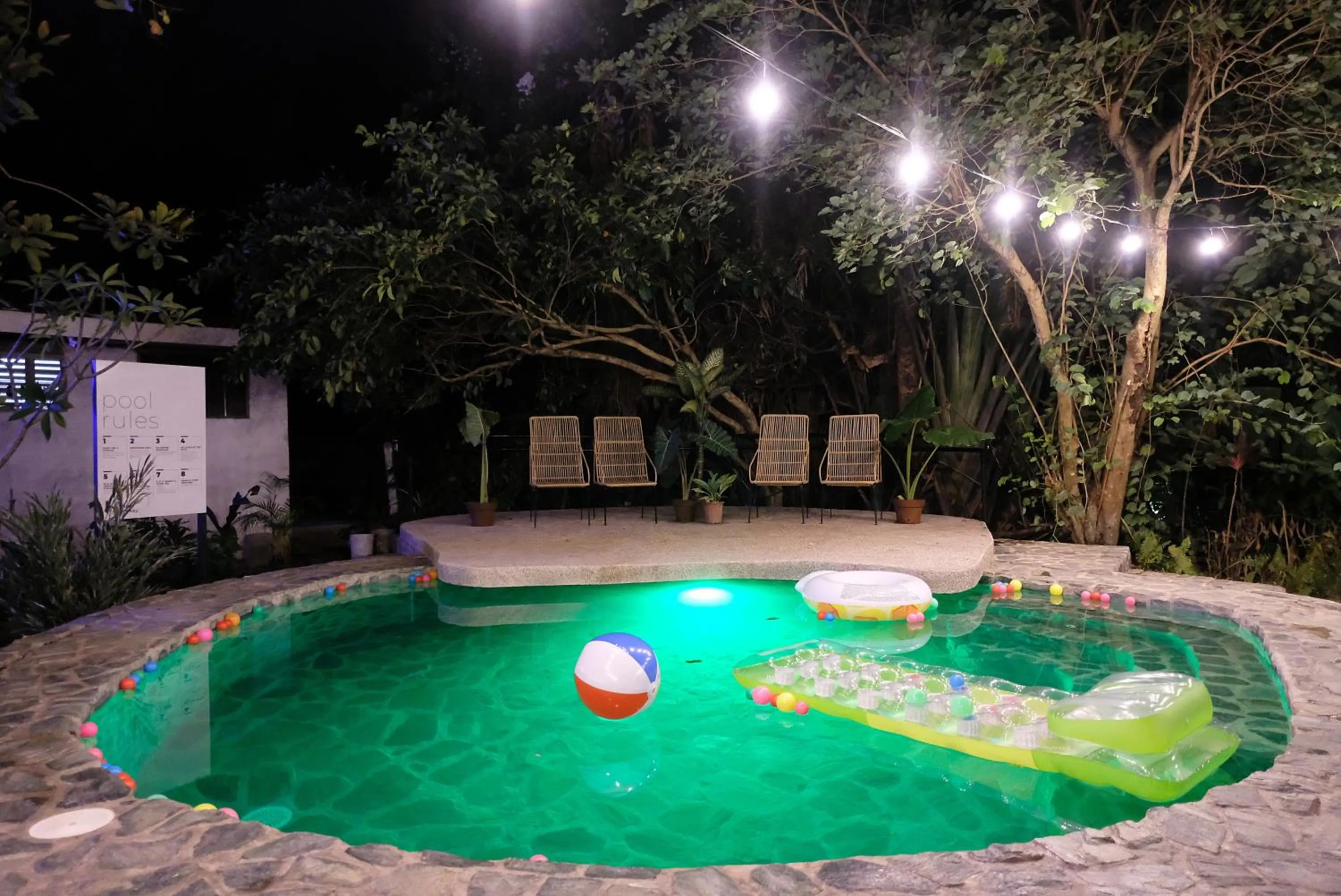 Swimming pool in Mad Monkey Dumaguete