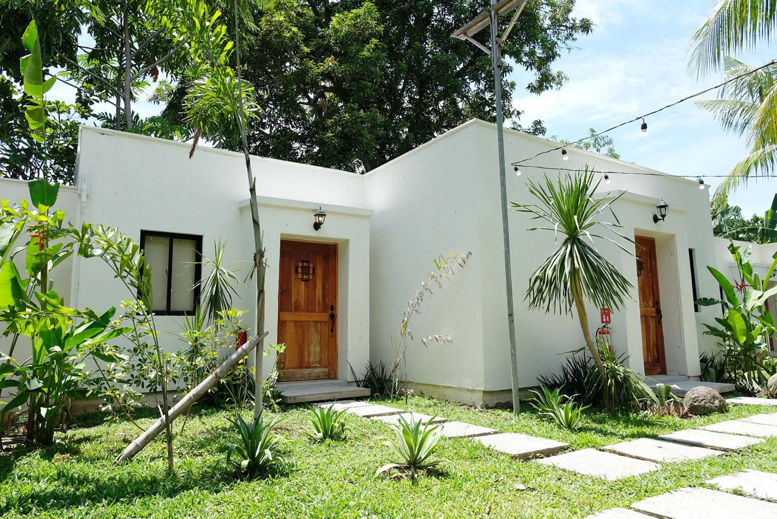 Property building in Mad Monkey Dumaguete