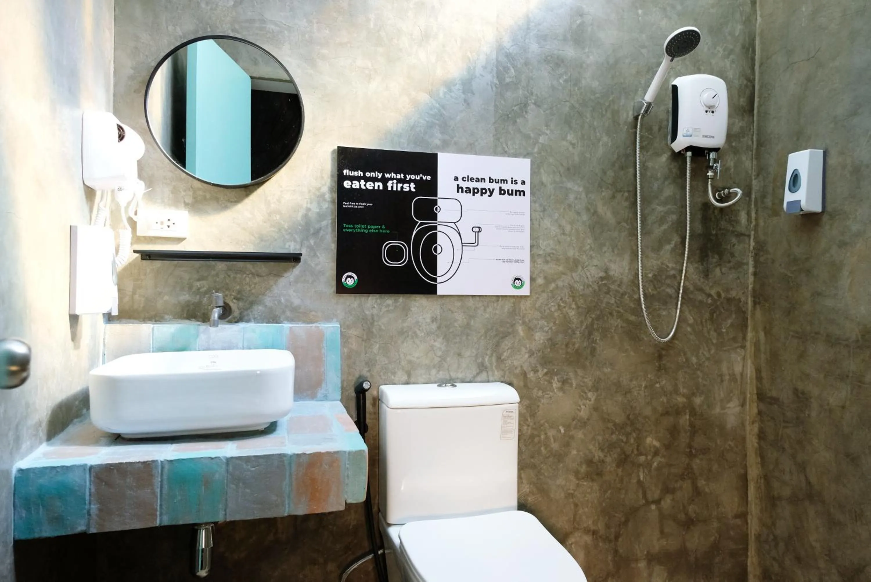 Toilet in Mad Monkey Dumaguete