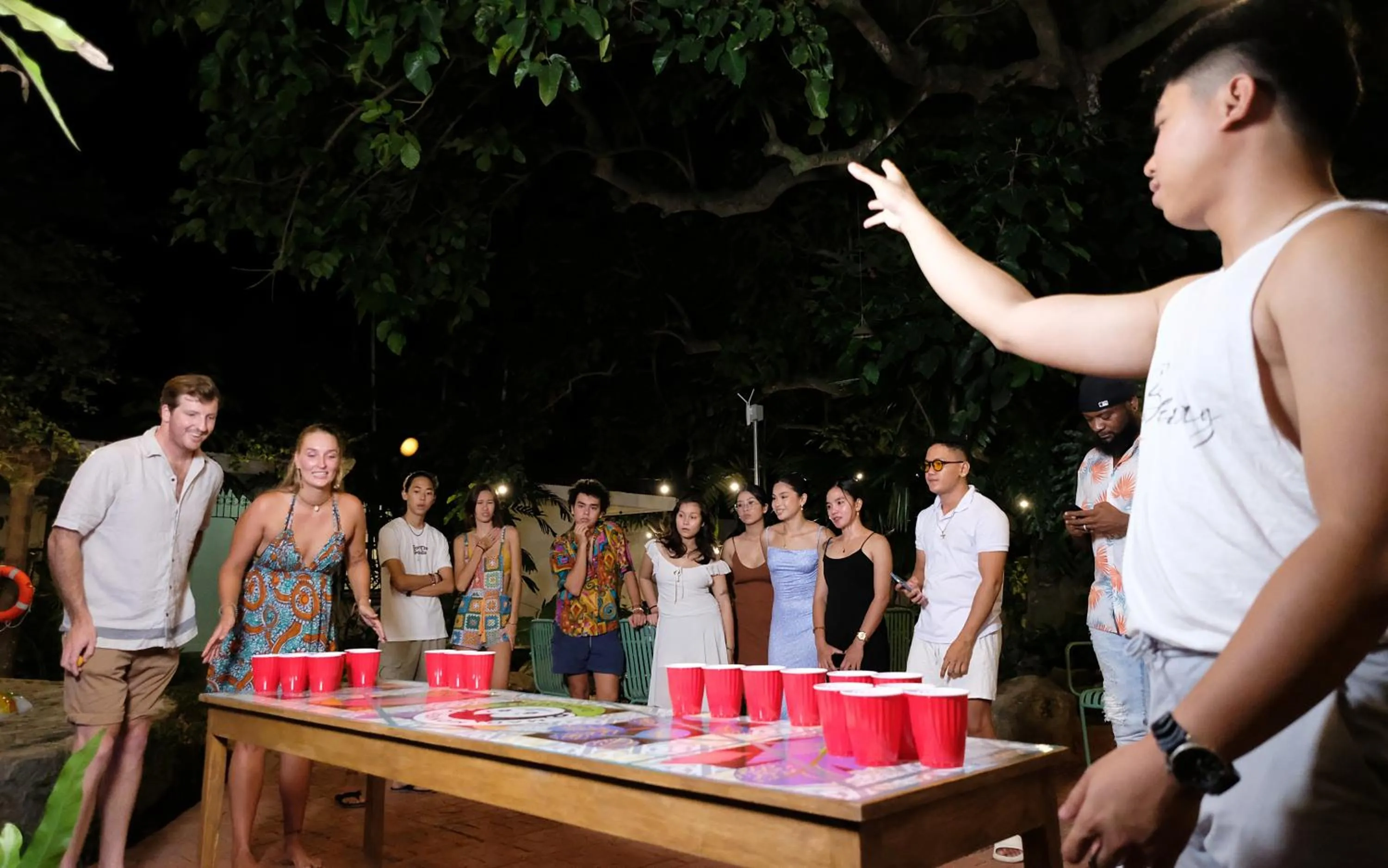 Evening entertainment in Mad Monkey Dumaguete