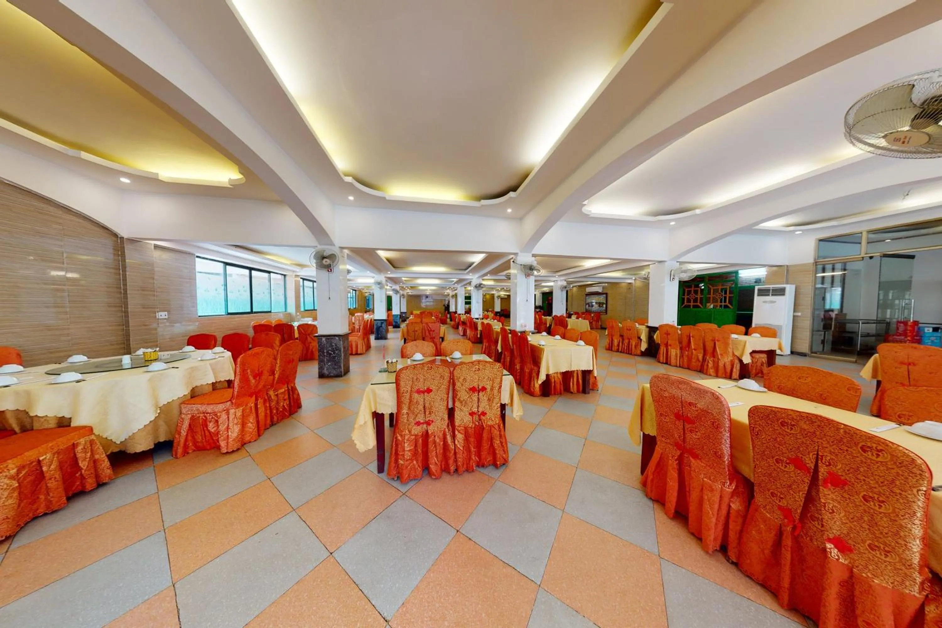 Restaurant/places to eat in Sao Mai Hotel