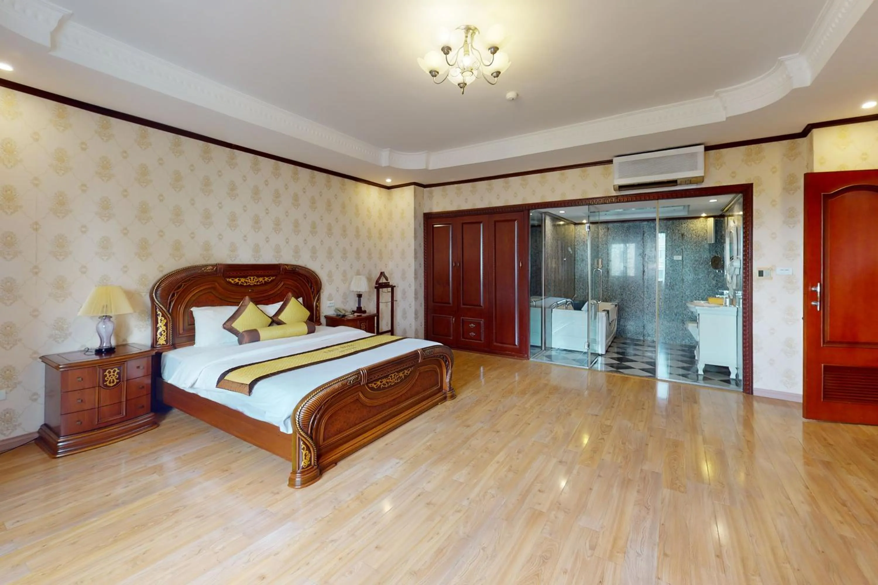 Shower, Bed in Sao Mai Hotel