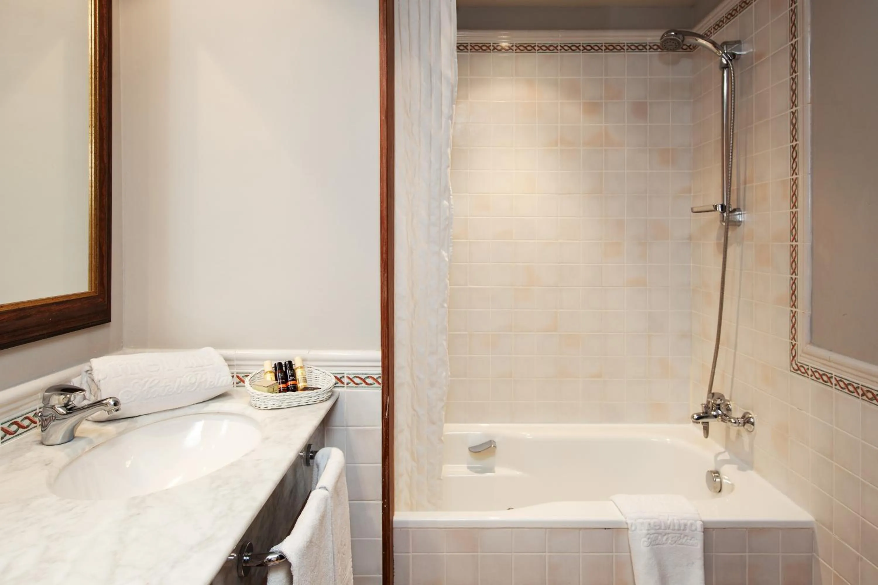 Bathroom in Apartahotel Suites Vila Birdie