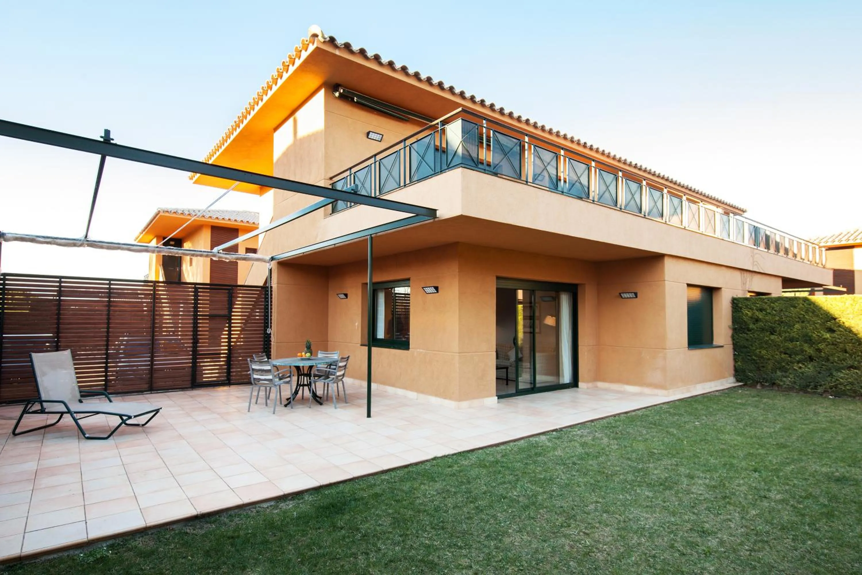 Property building in Apartahotel Suites Vila Birdie