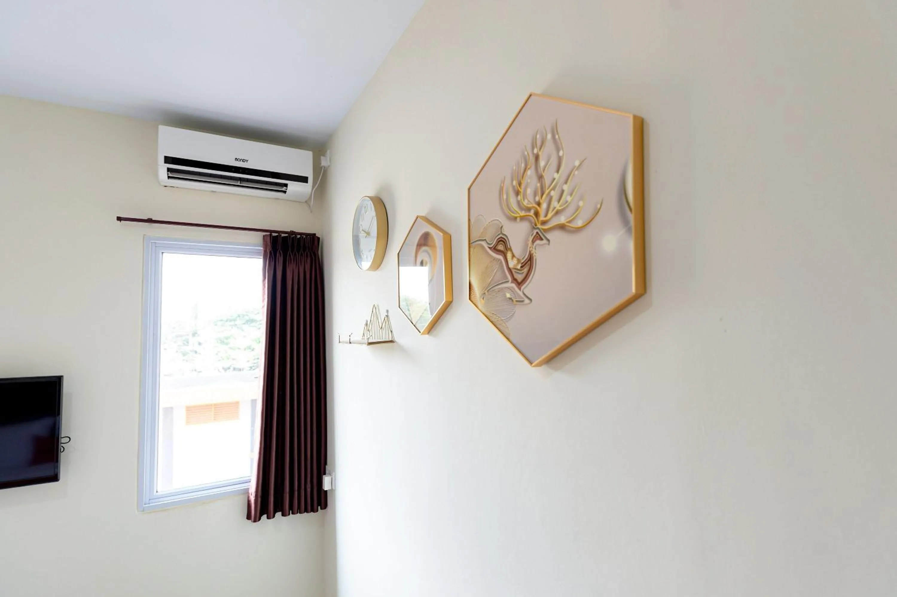 TV and multimedia in RedDoorz Plus at Komplek ABC Batu Aji Batam