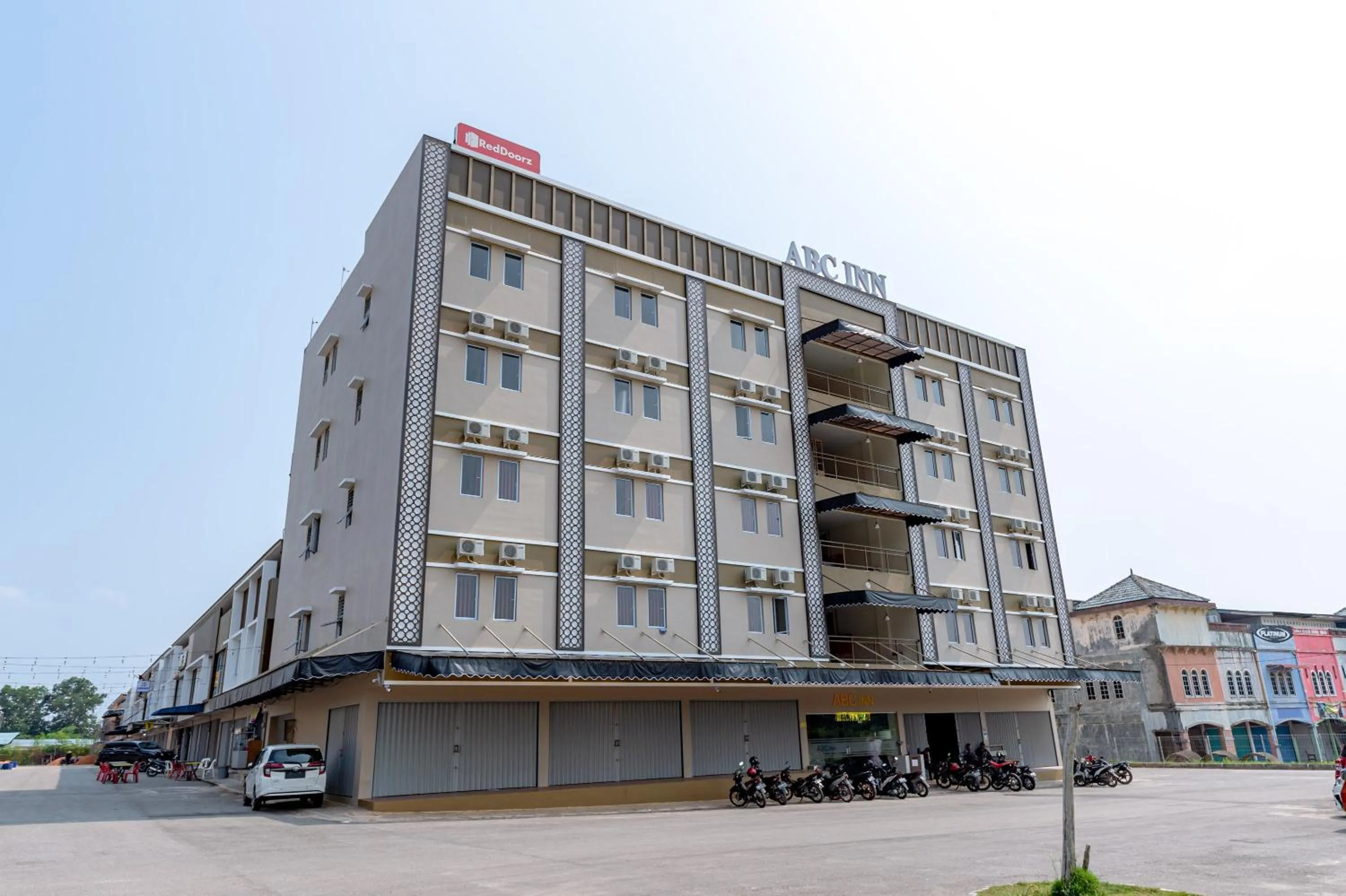 Property building in RedDoorz Plus at Komplek ABC Batu Aji Batam