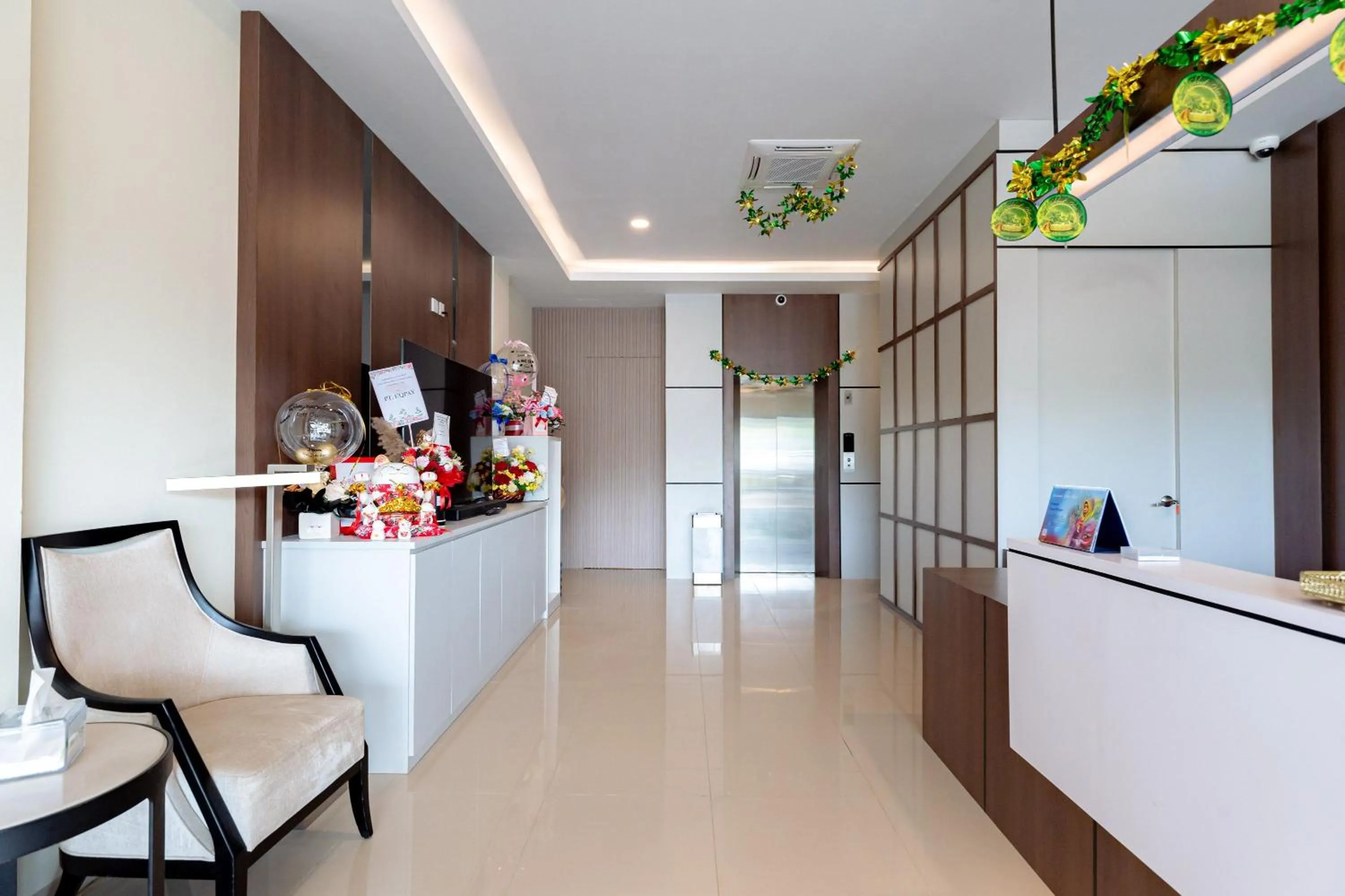 Lobby or reception in RedDoorz Plus at Komplek ABC Batu Aji Batam