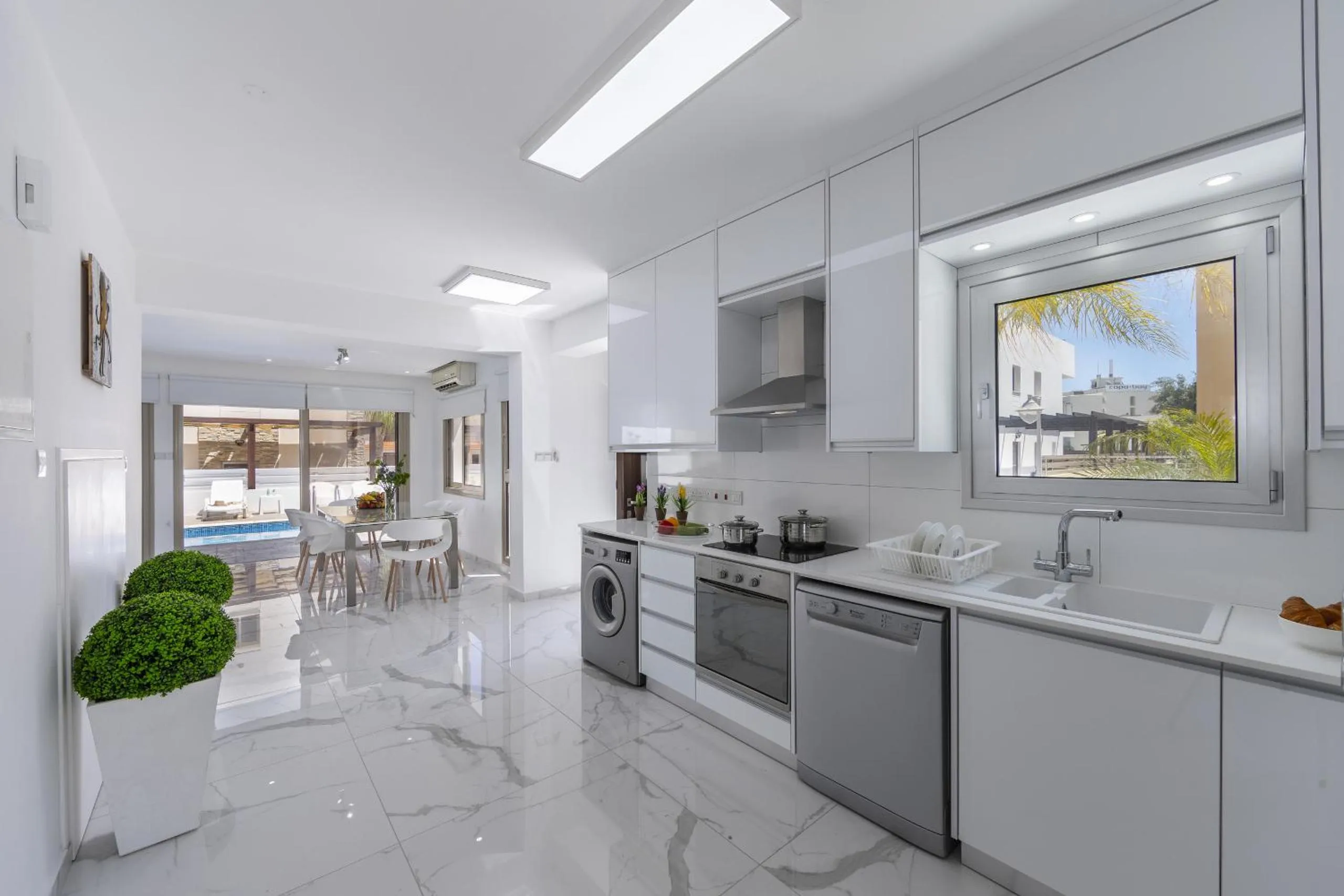 Kitchen or kitchenette in Protaras Sunrise Beach Villa 2