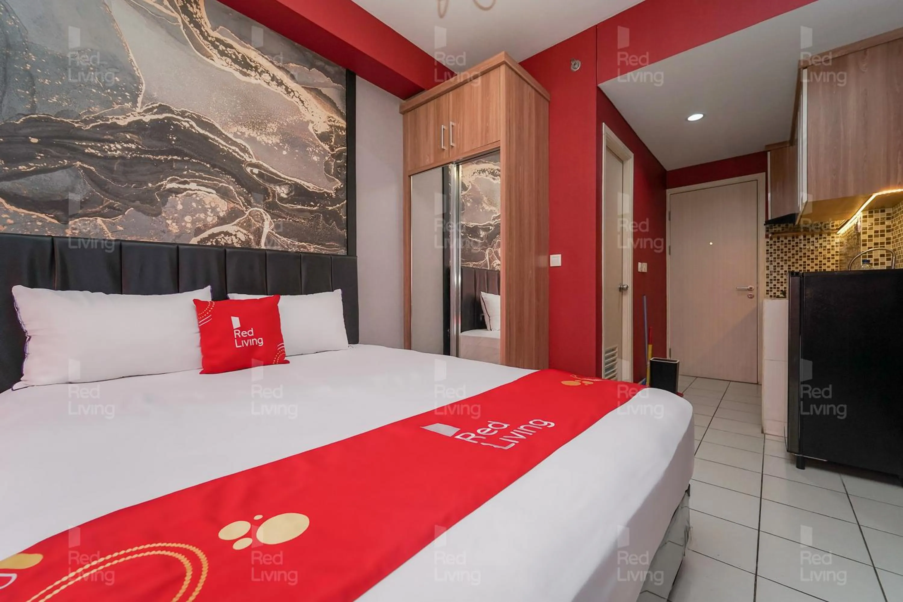 Bedroom, Bed in RedLiving Apartemen Patra Land Urbano - Kamarku Tower Mid-West