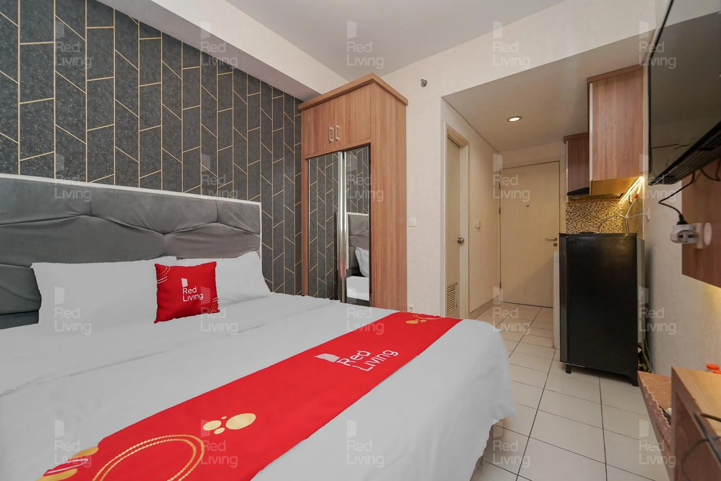 Bedroom, Bed in RedLiving Apartemen Patra Land Urbano - Kamarku Tower Mid-West