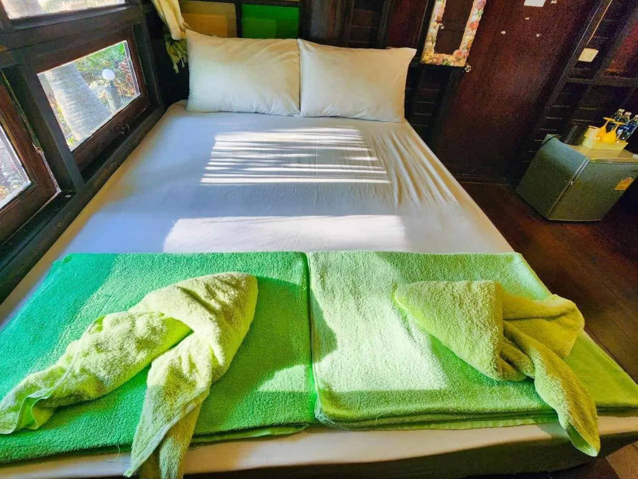 towels, Bed in Banmae Resort Kohchang